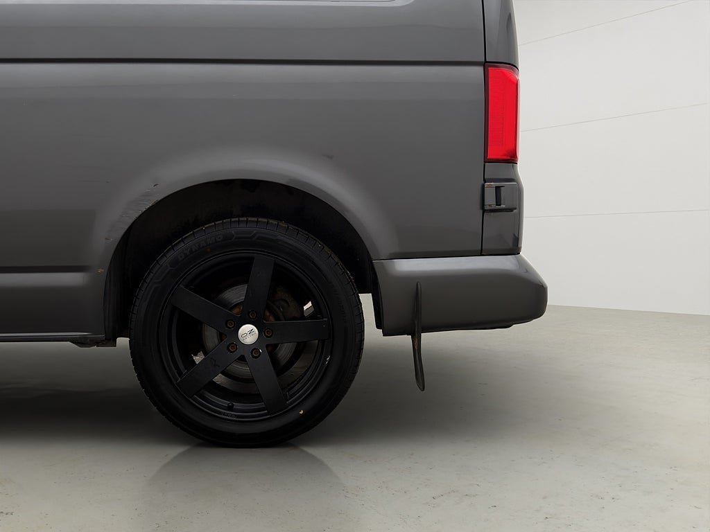 Vehicle Image 32