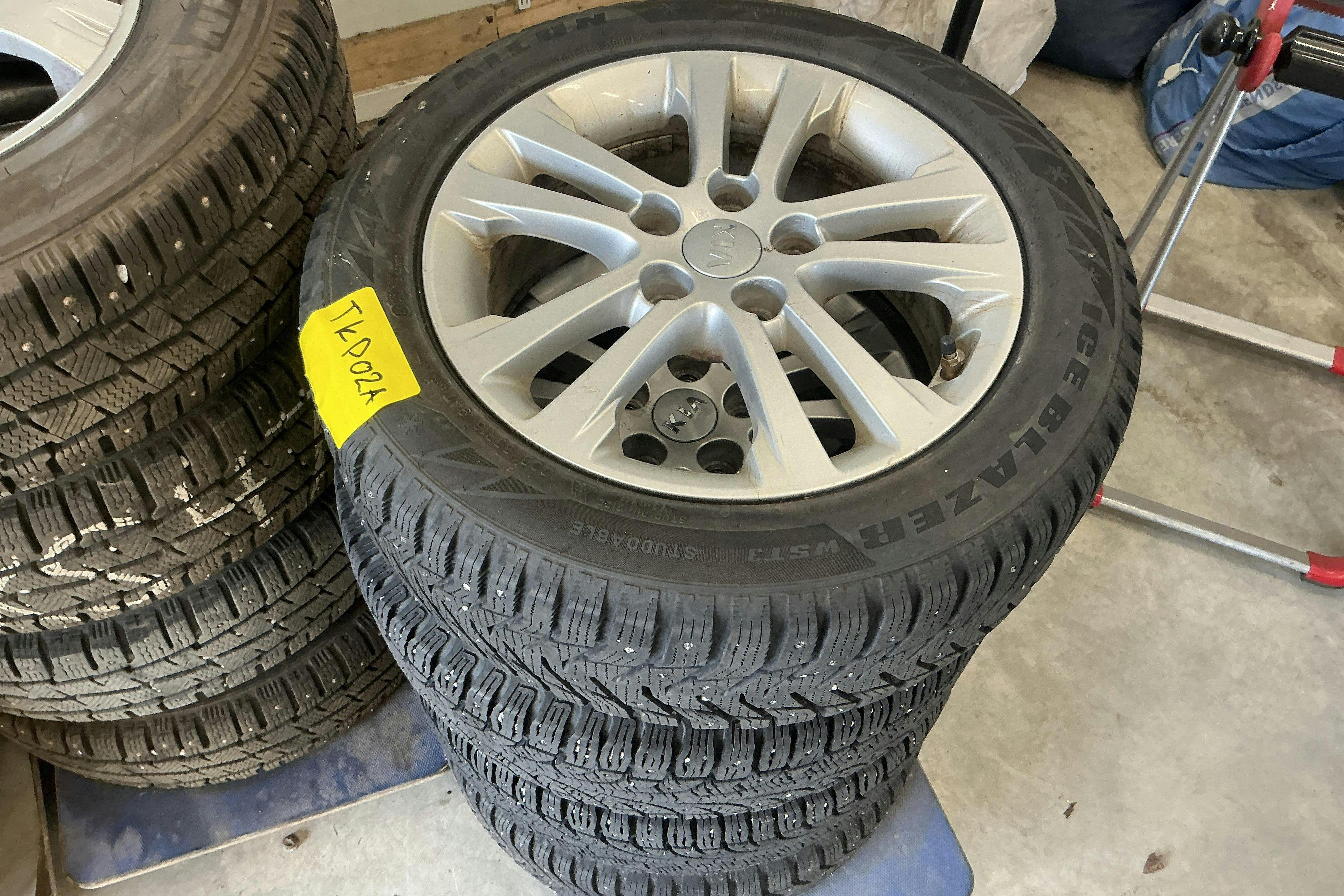 Vehicle Image 16
