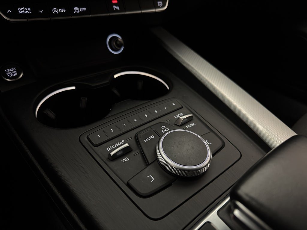 Vehicle Image 22