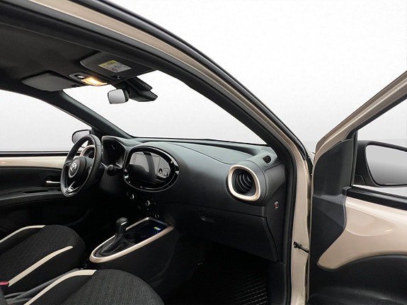 Vehicle Image 23