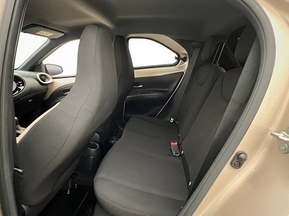 Vehicle Image 24