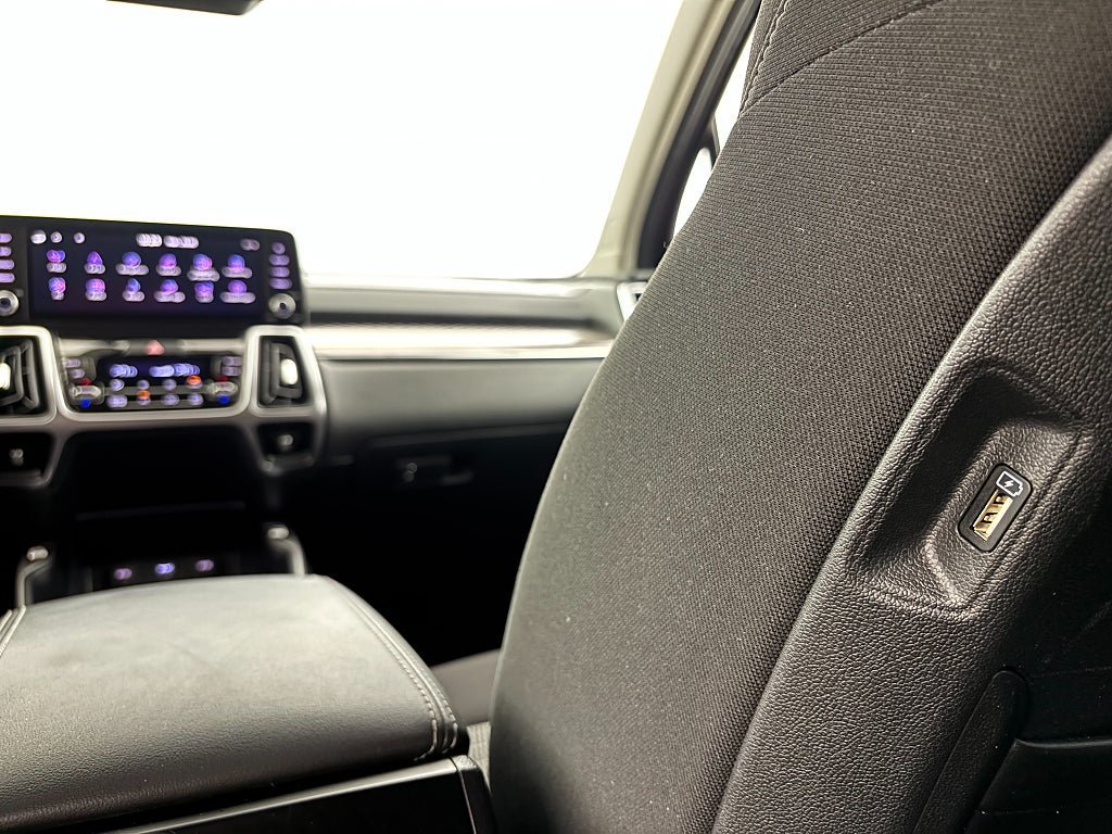 Vehicle Image 23