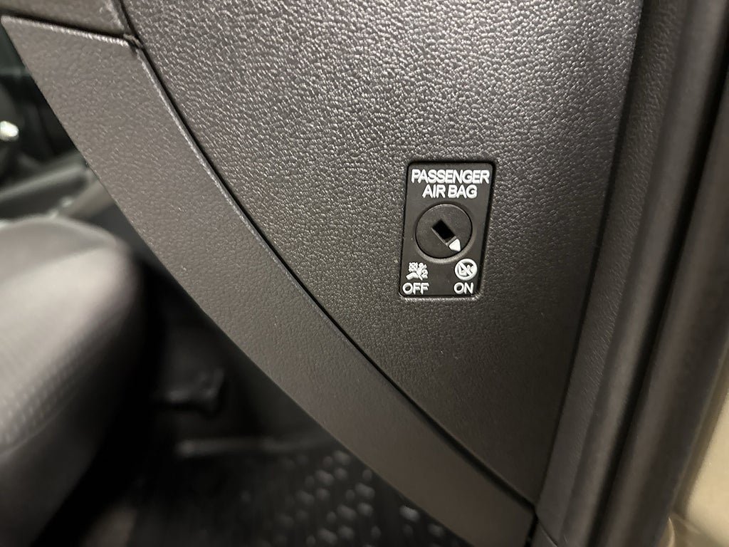 Vehicle Image 25