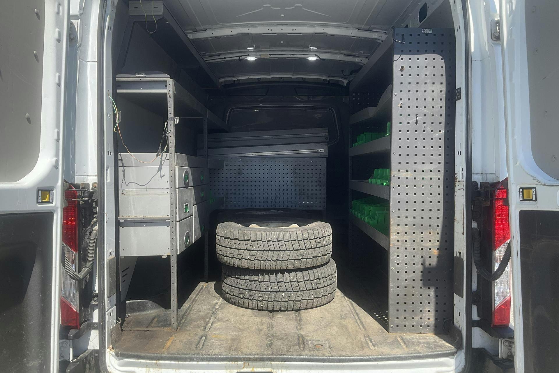 Vehicle Image 9