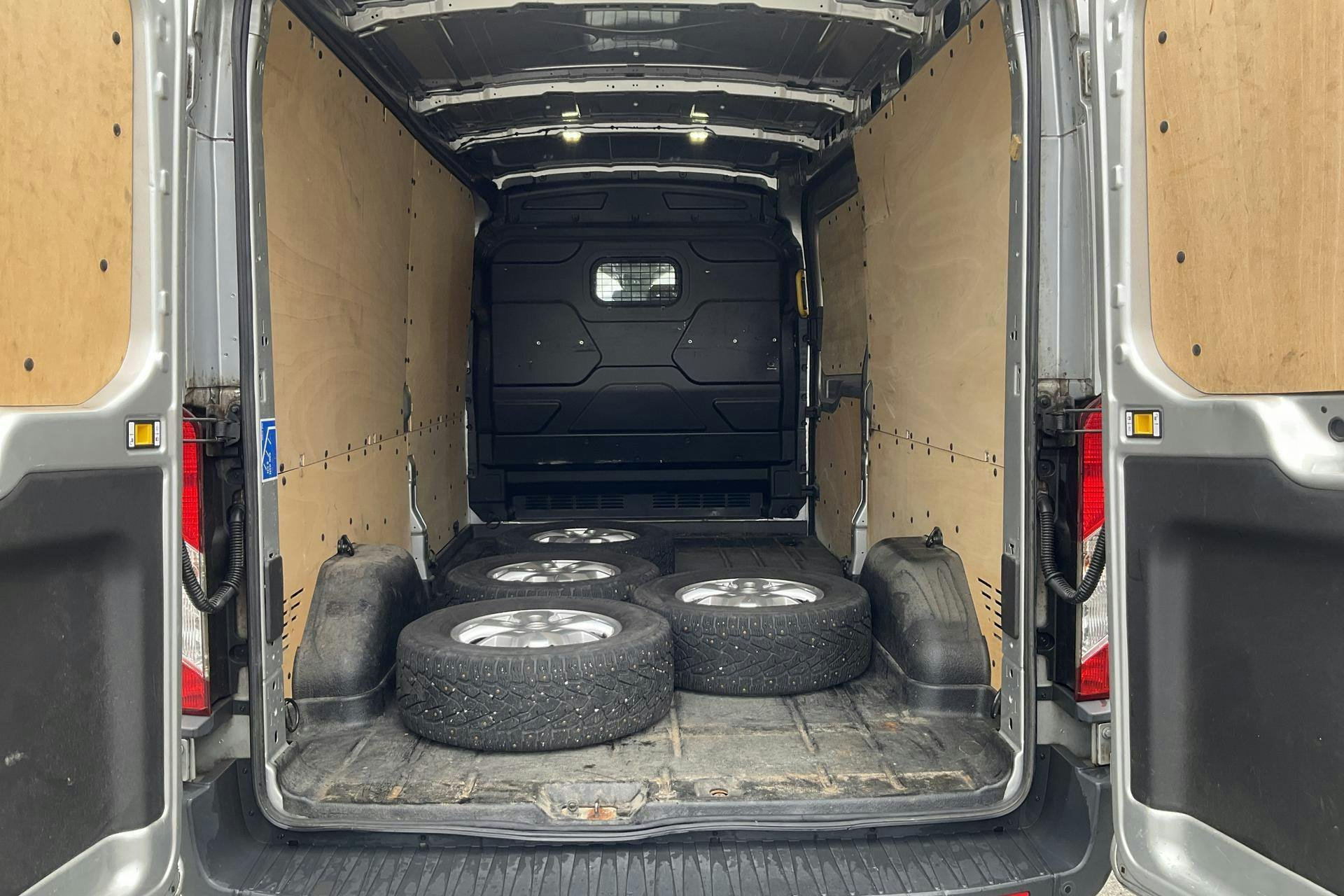Vehicle Image 8