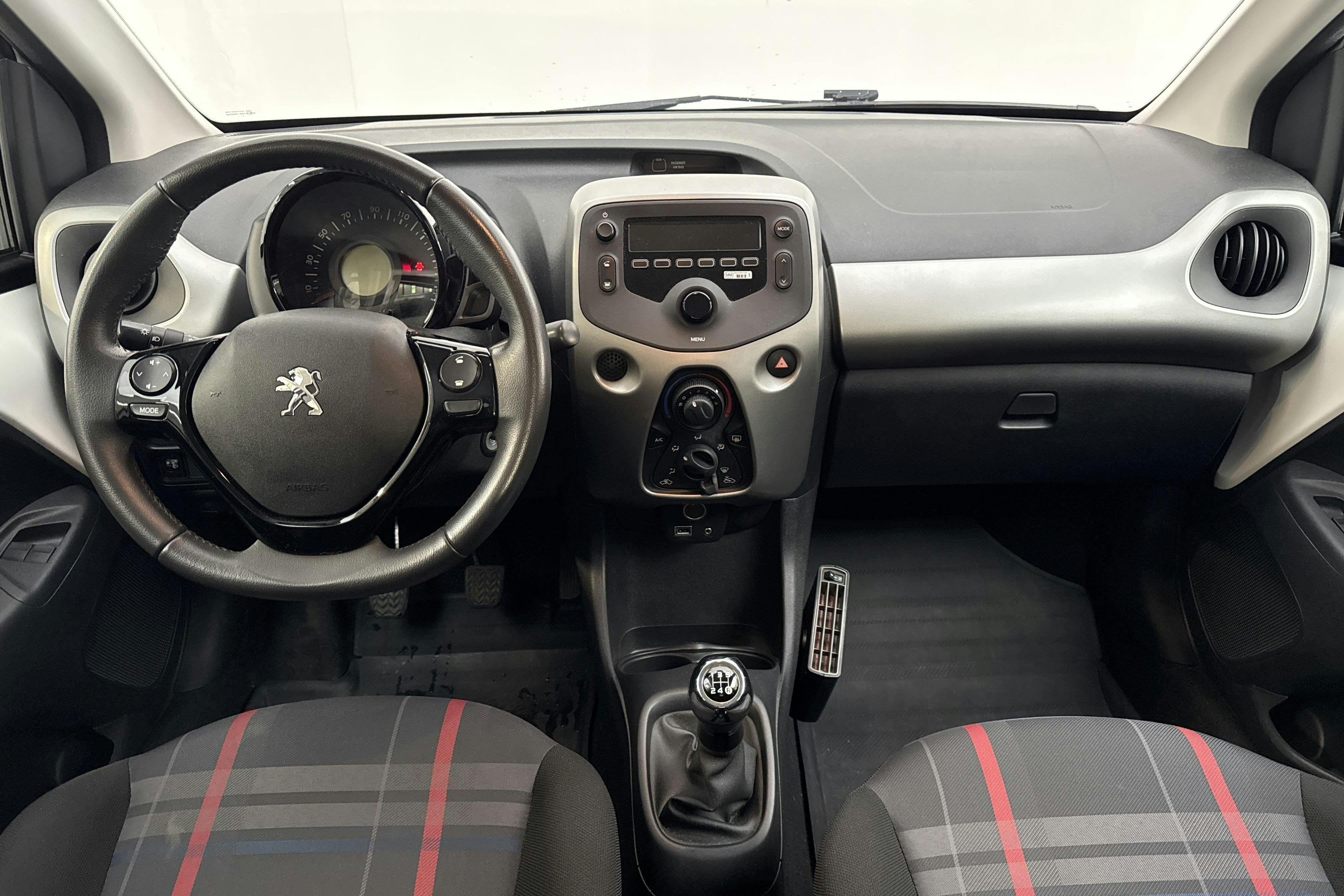 Vehicle Image 6