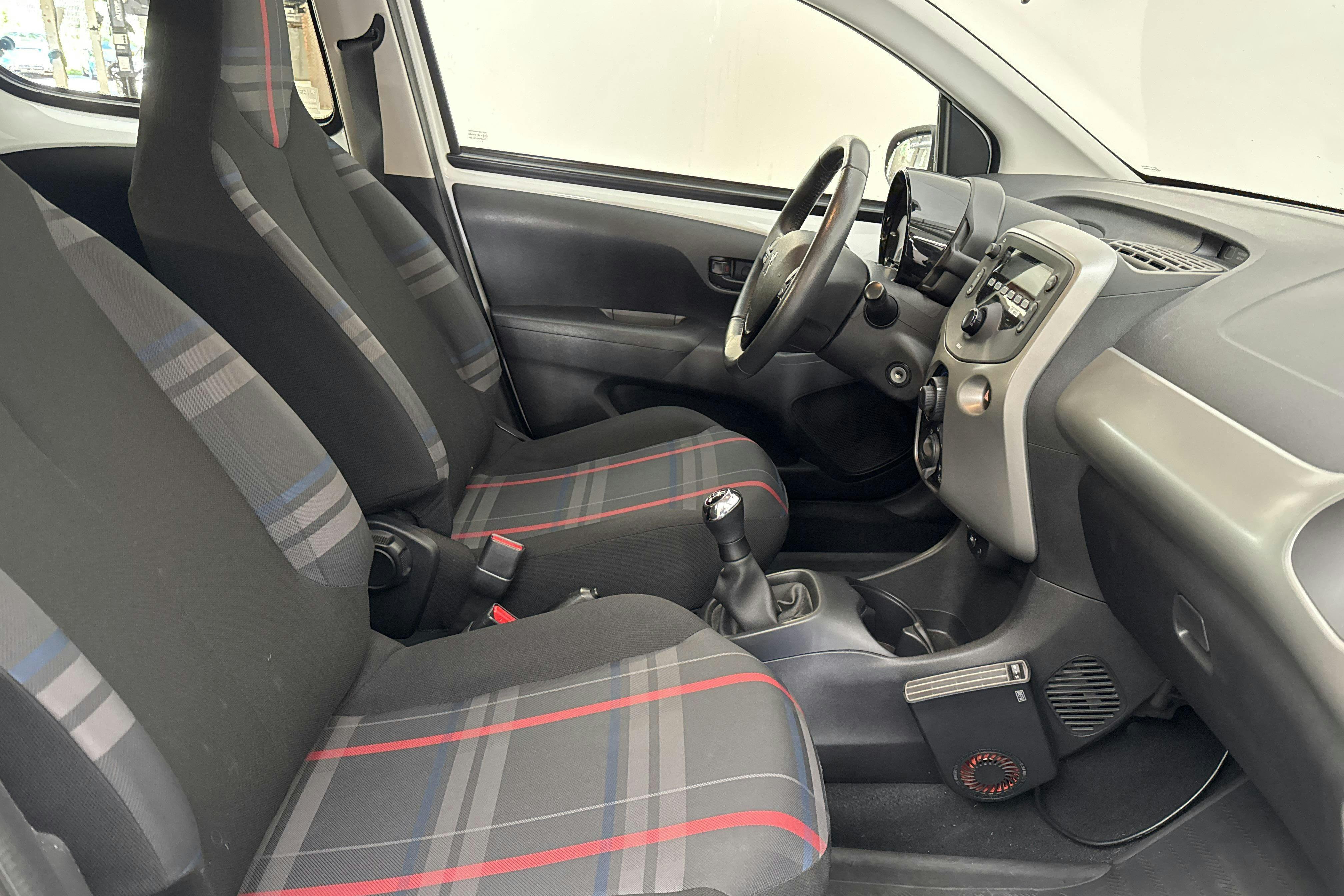Vehicle Image 7