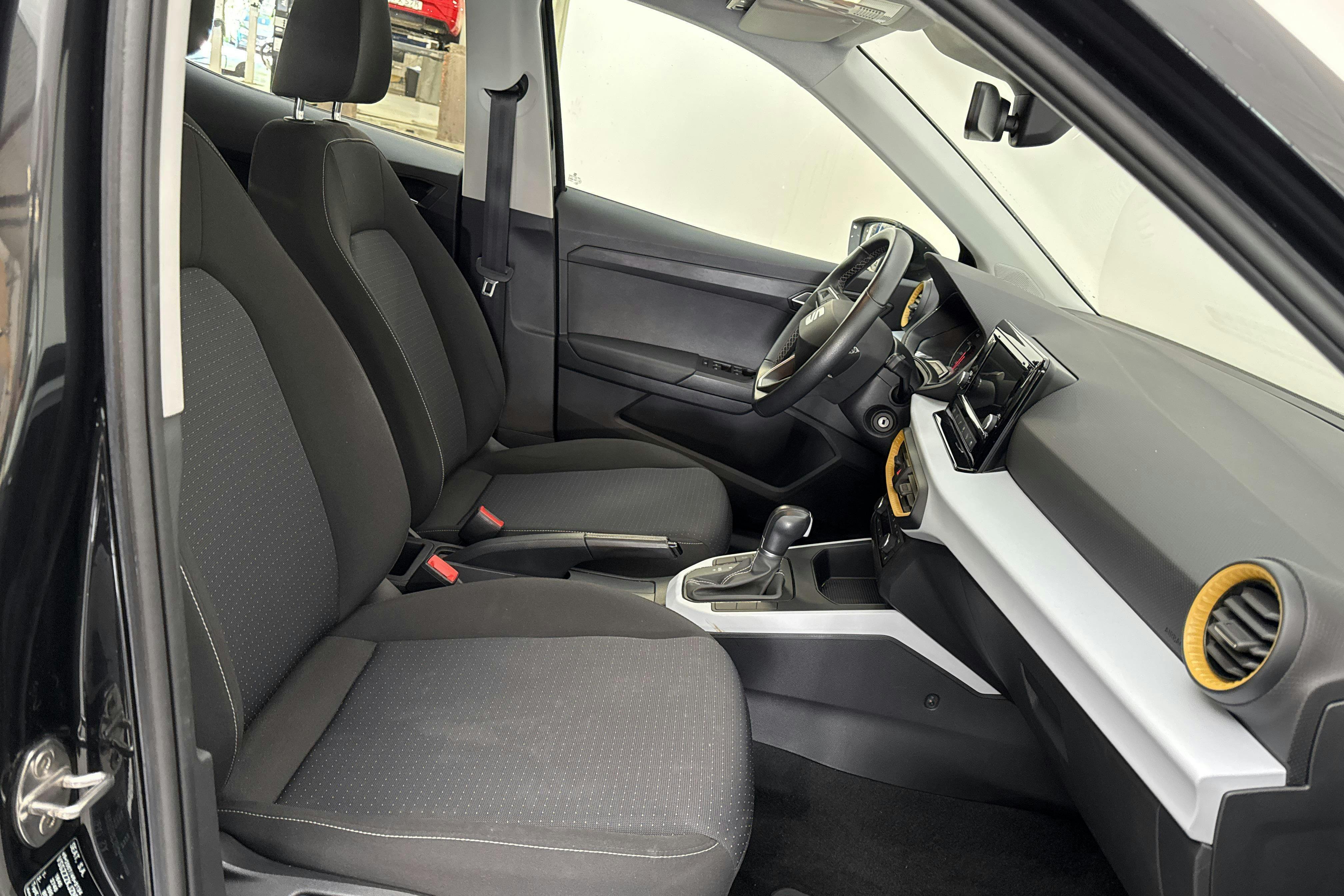 Vehicle Image 7