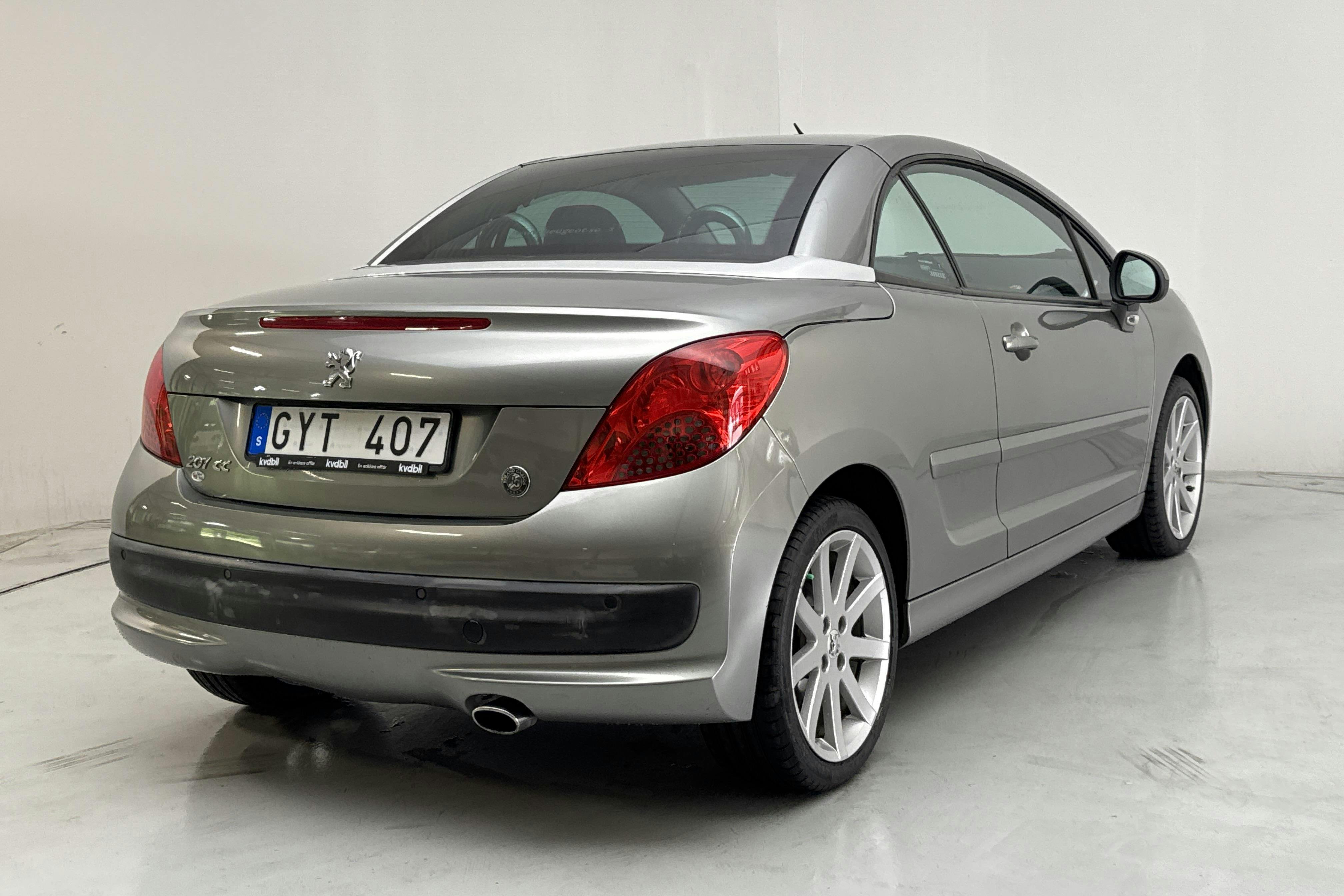Vehicle Image 8