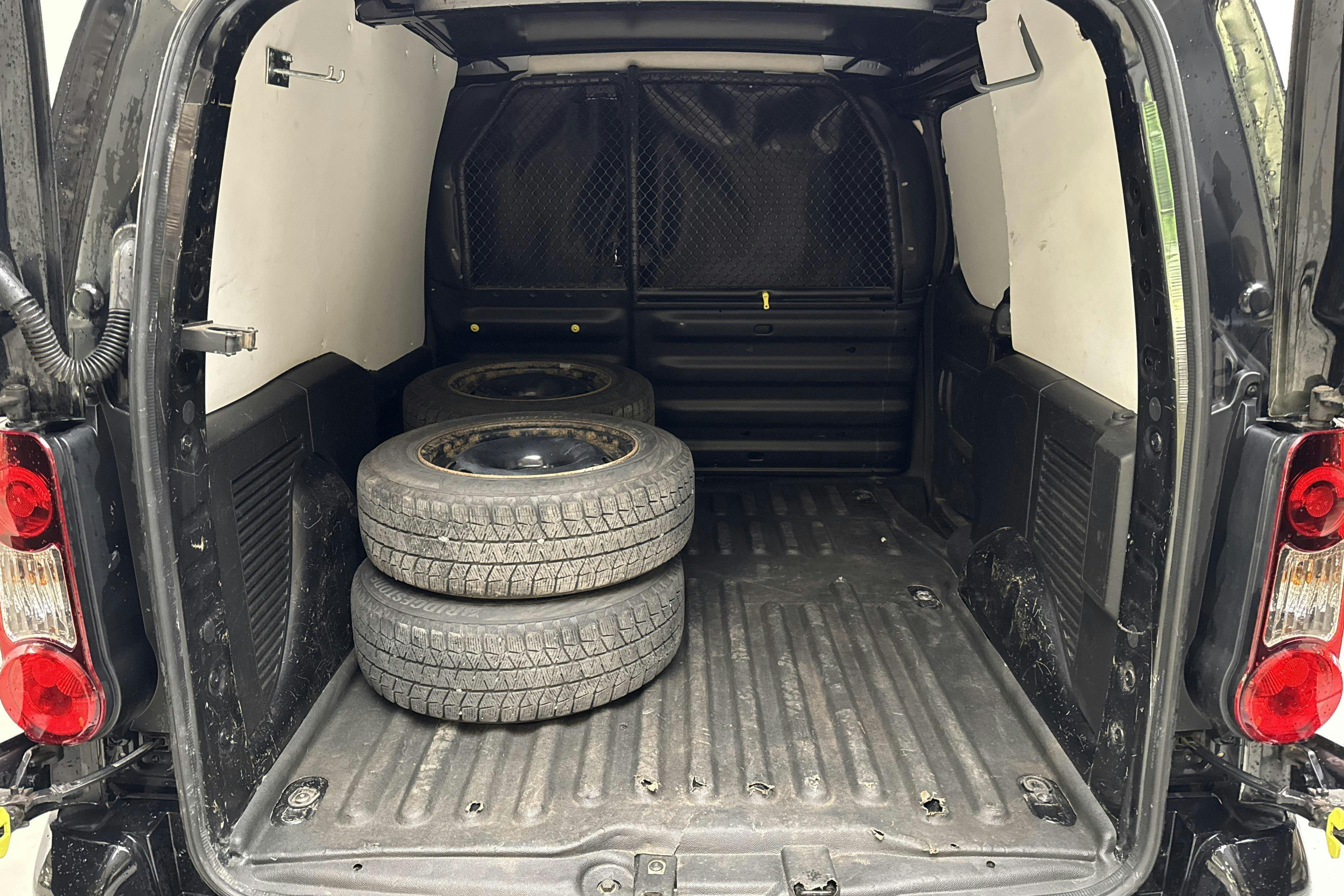 Vehicle Image 8