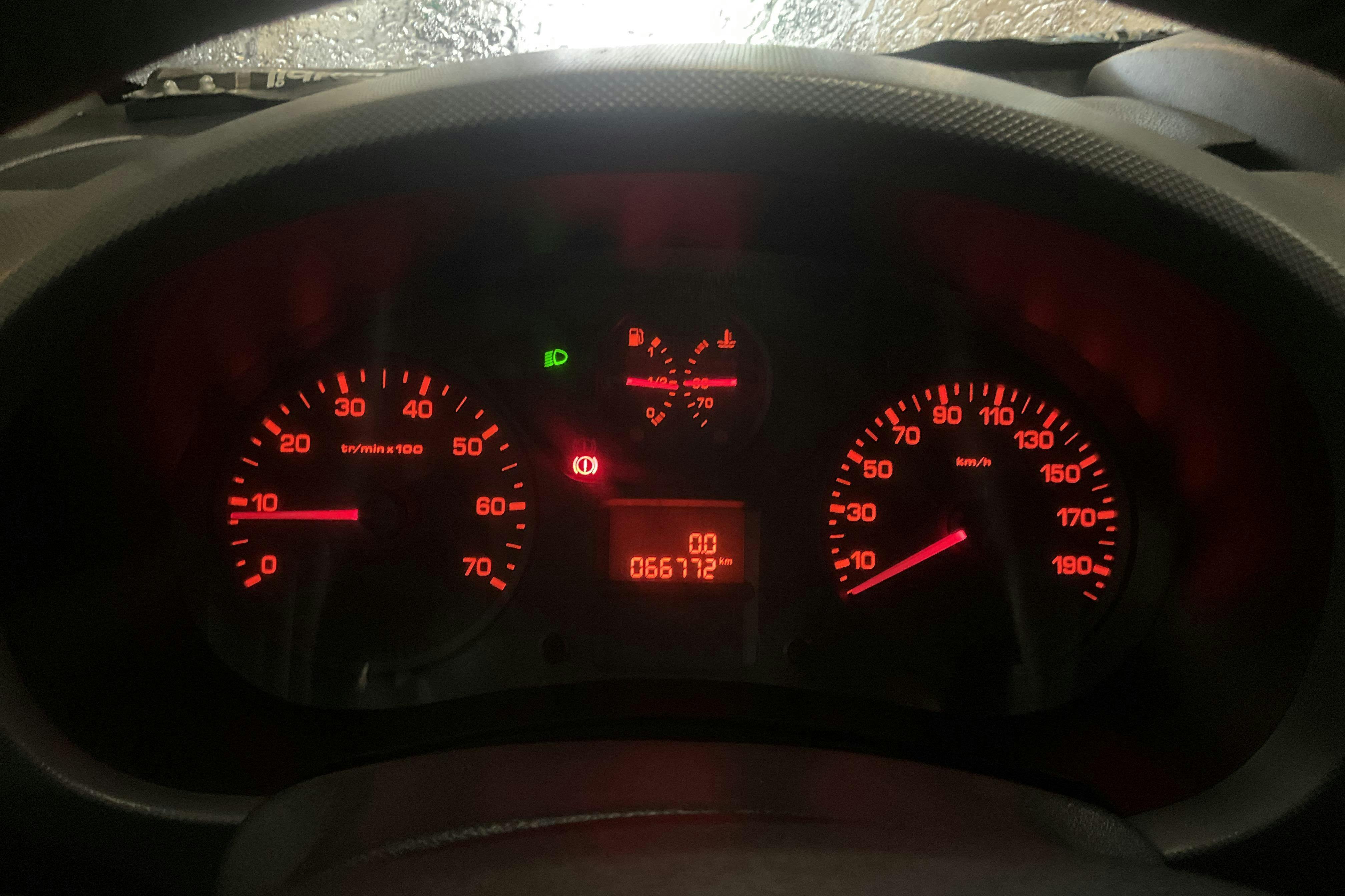 Vehicle Image 9