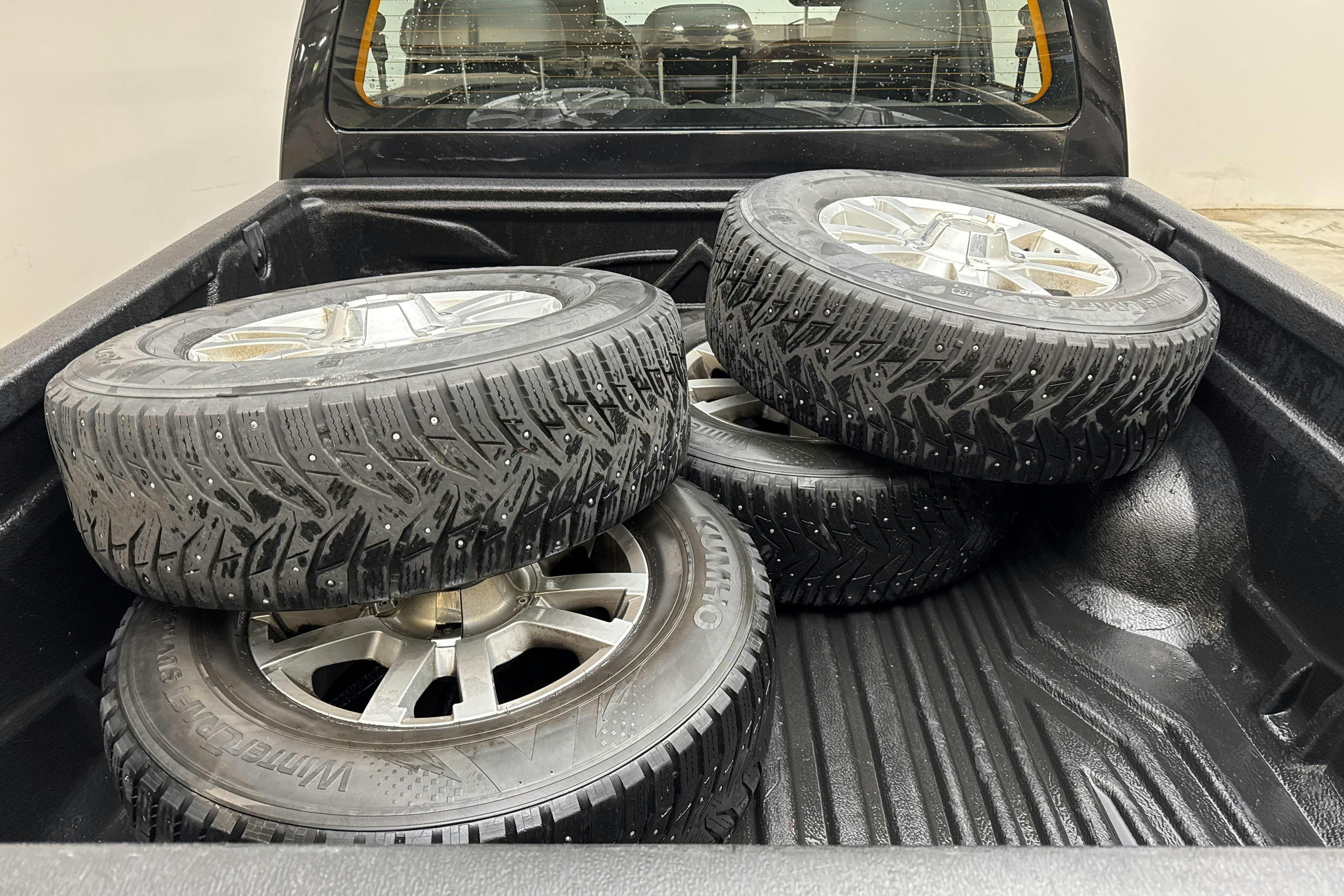 Vehicle Image 9