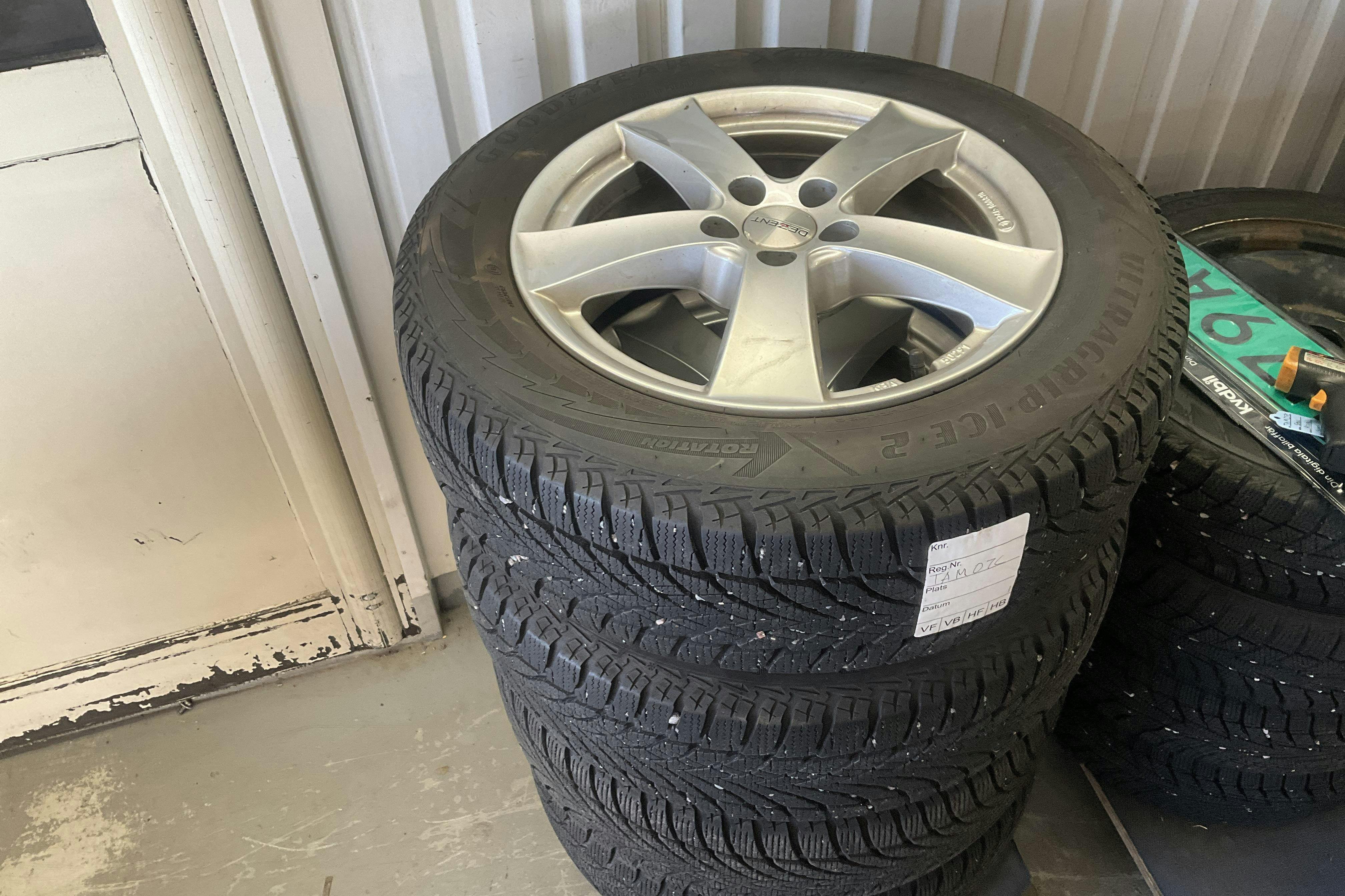 Vehicle Image 11