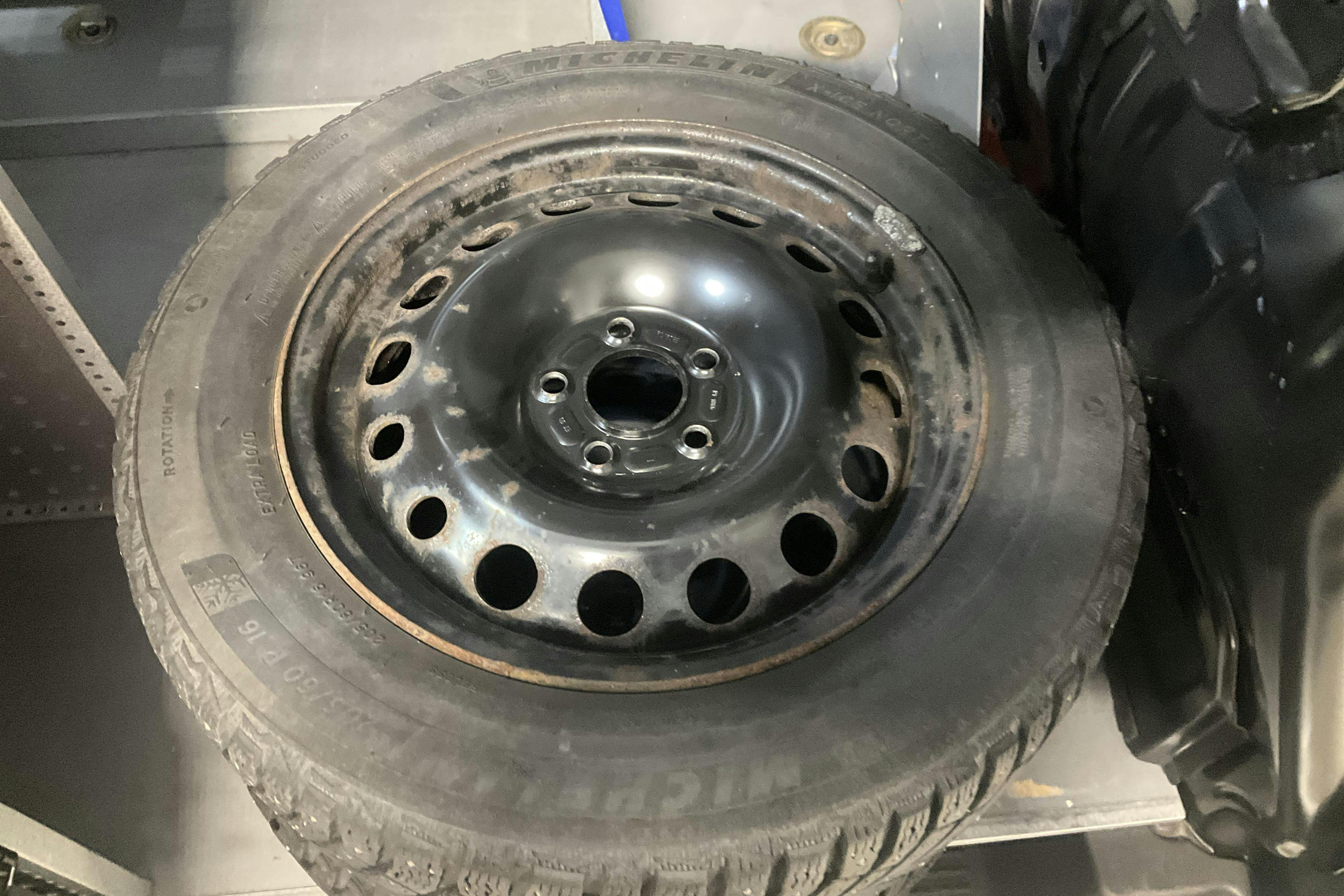 Vehicle Image 12