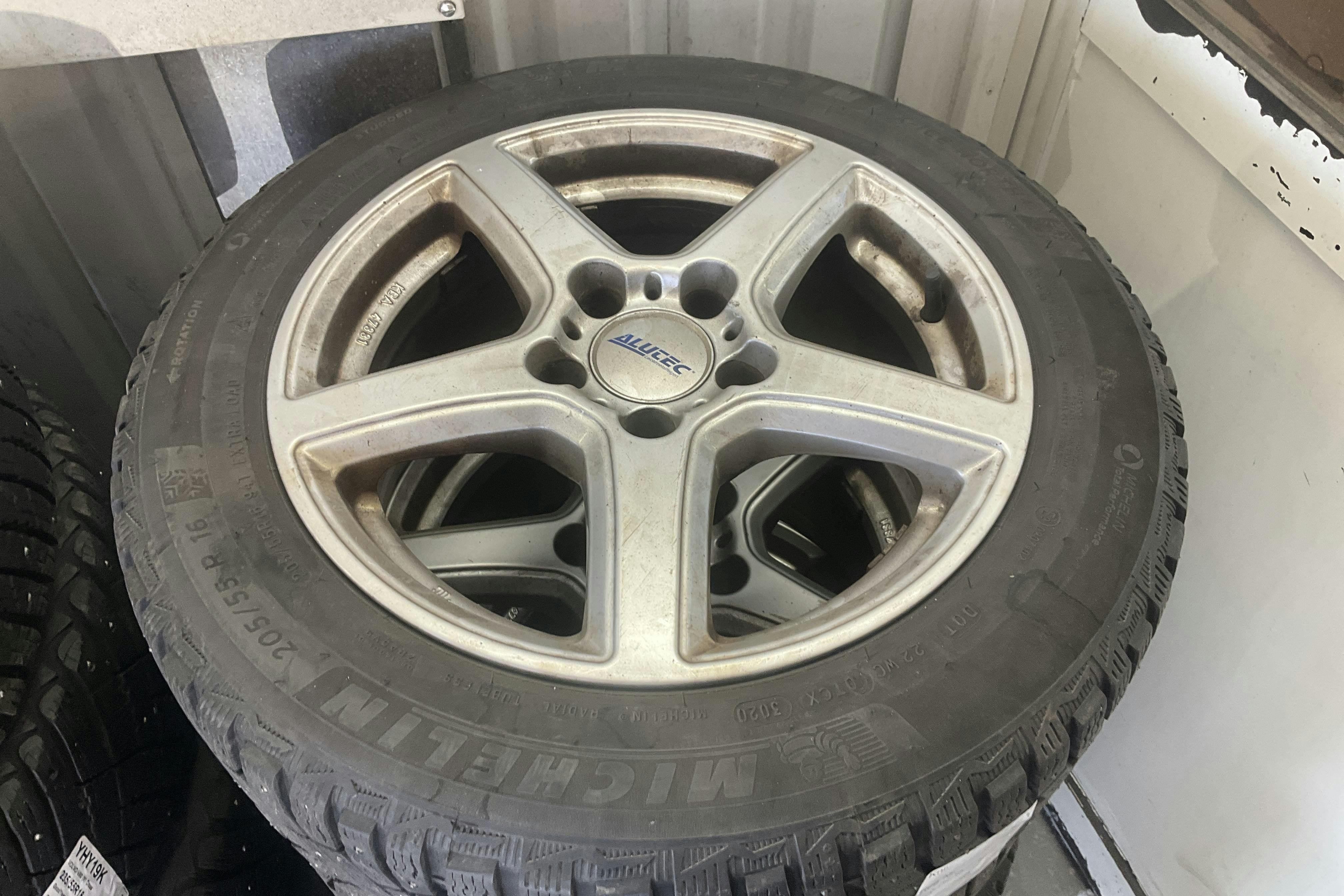 Vehicle Image 12