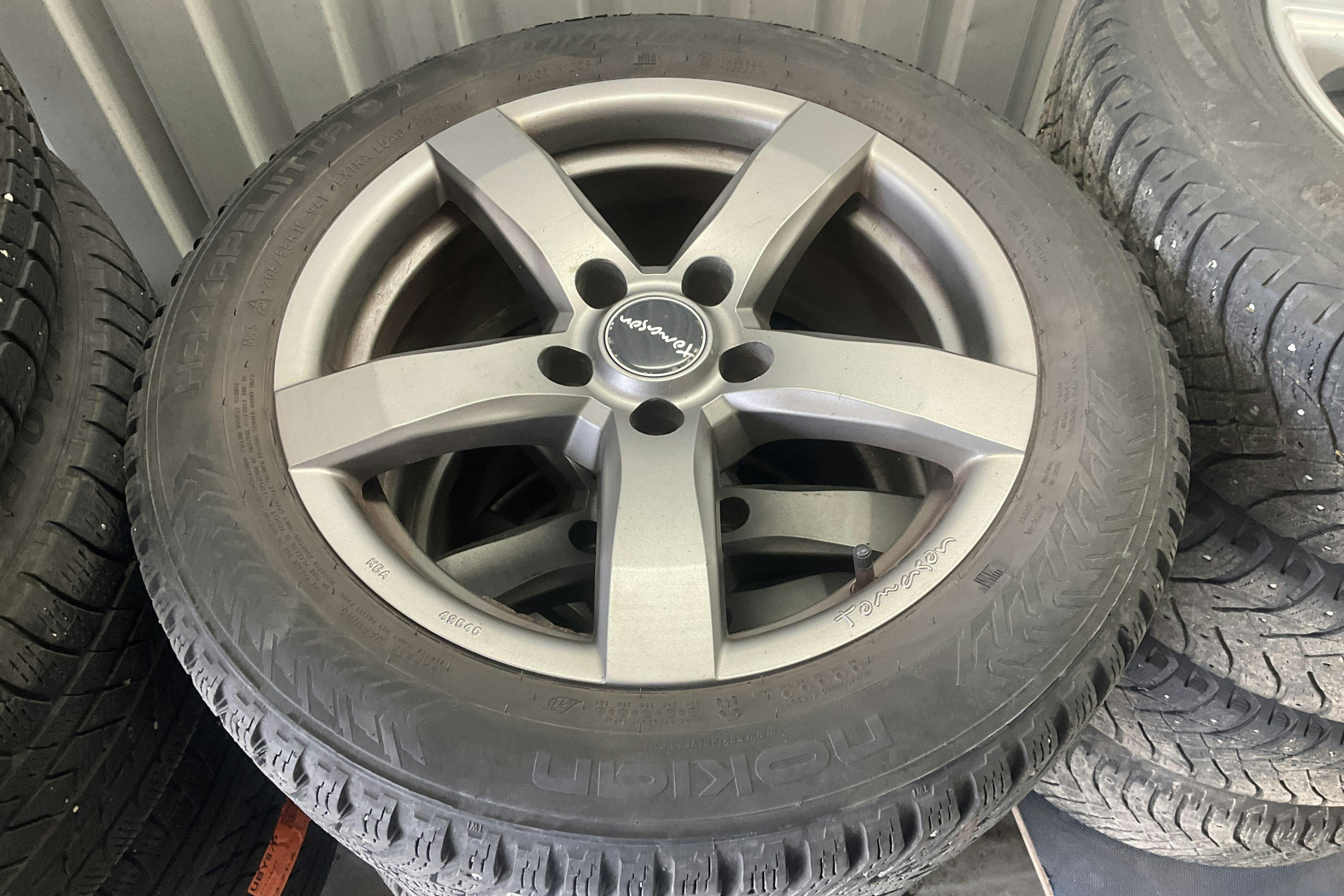 Vehicle Image 12