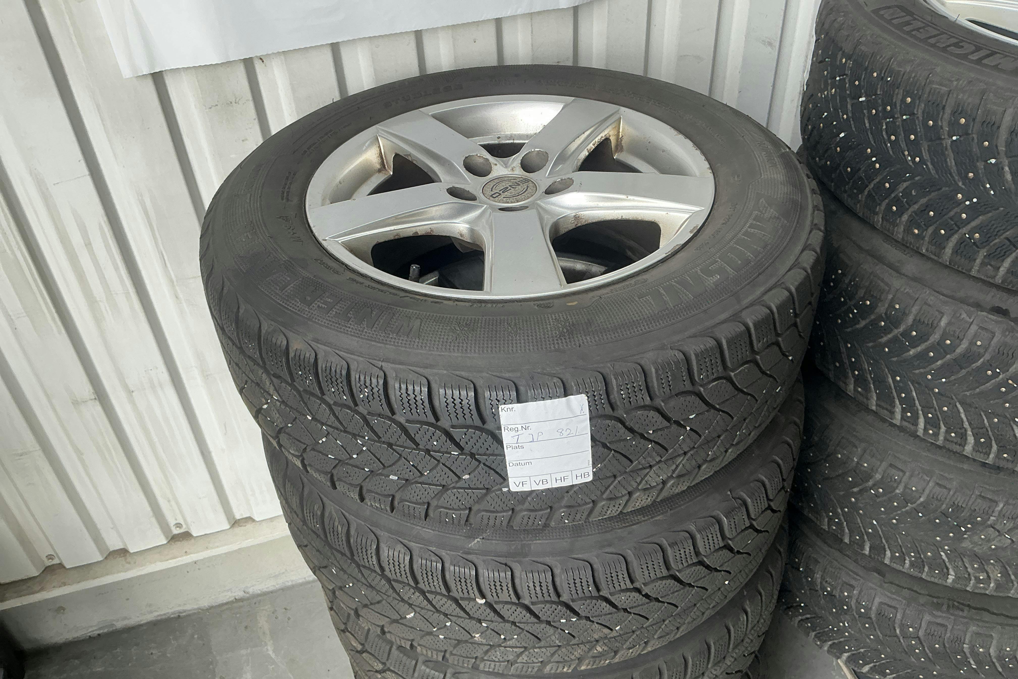 Vehicle Image 12
