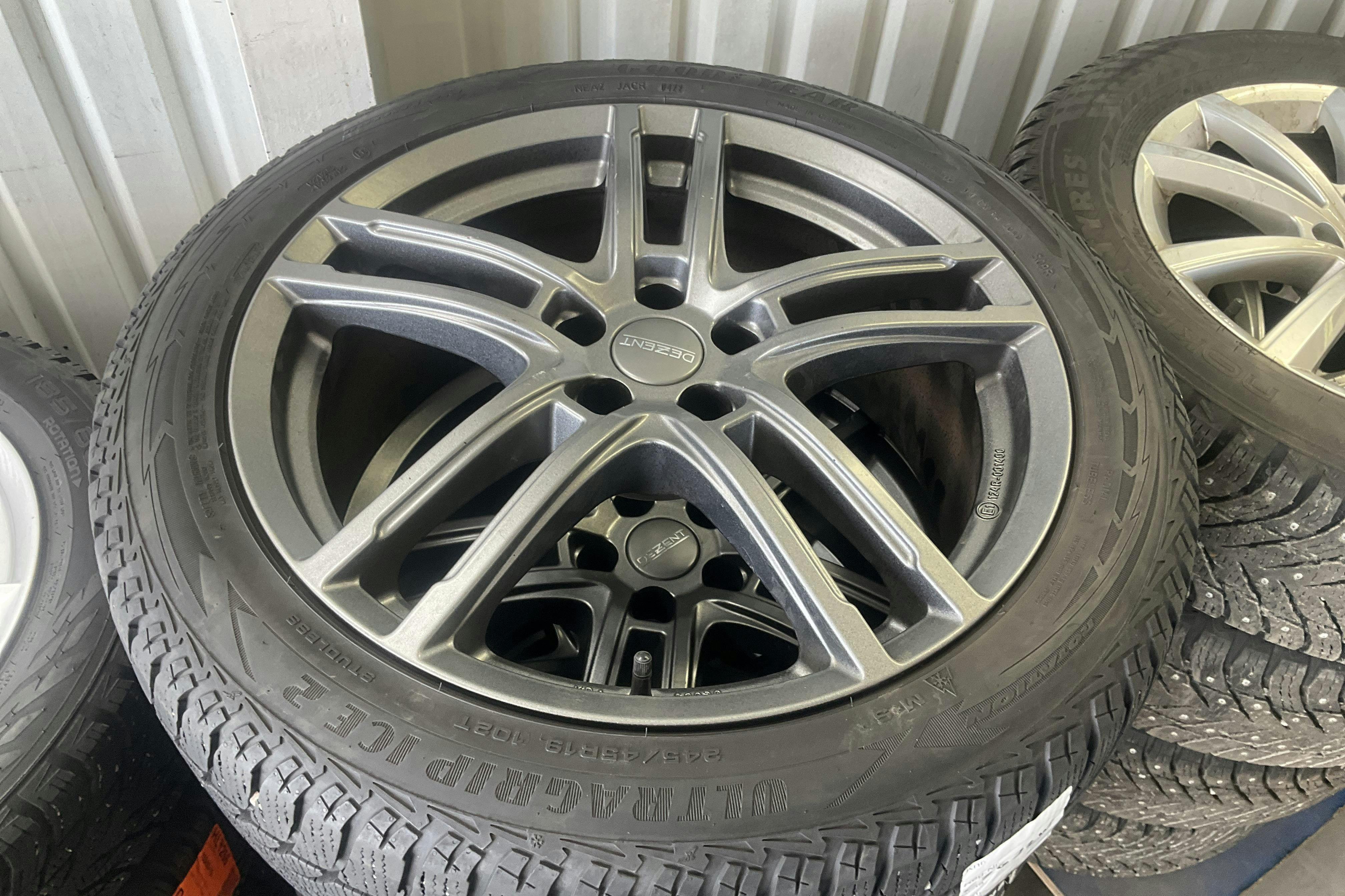 Vehicle Image 16