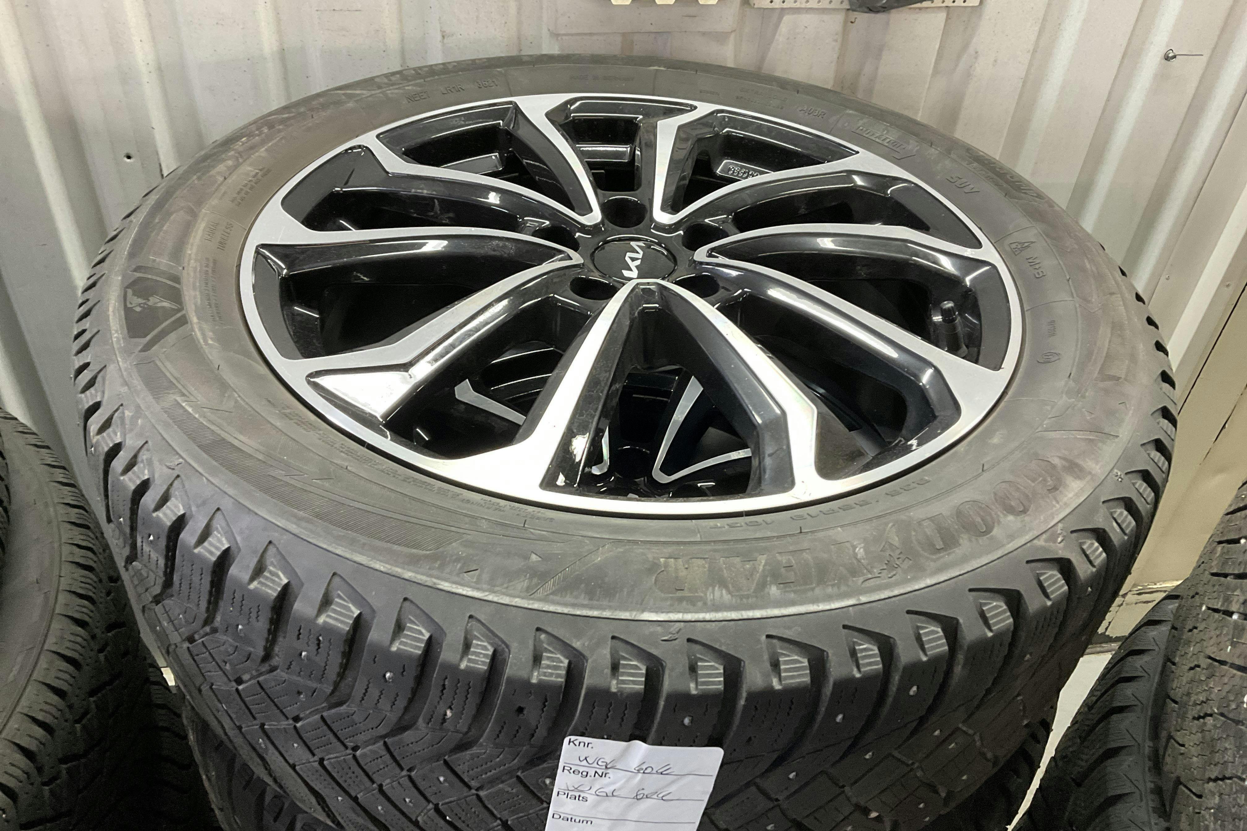 Vehicle Image 16