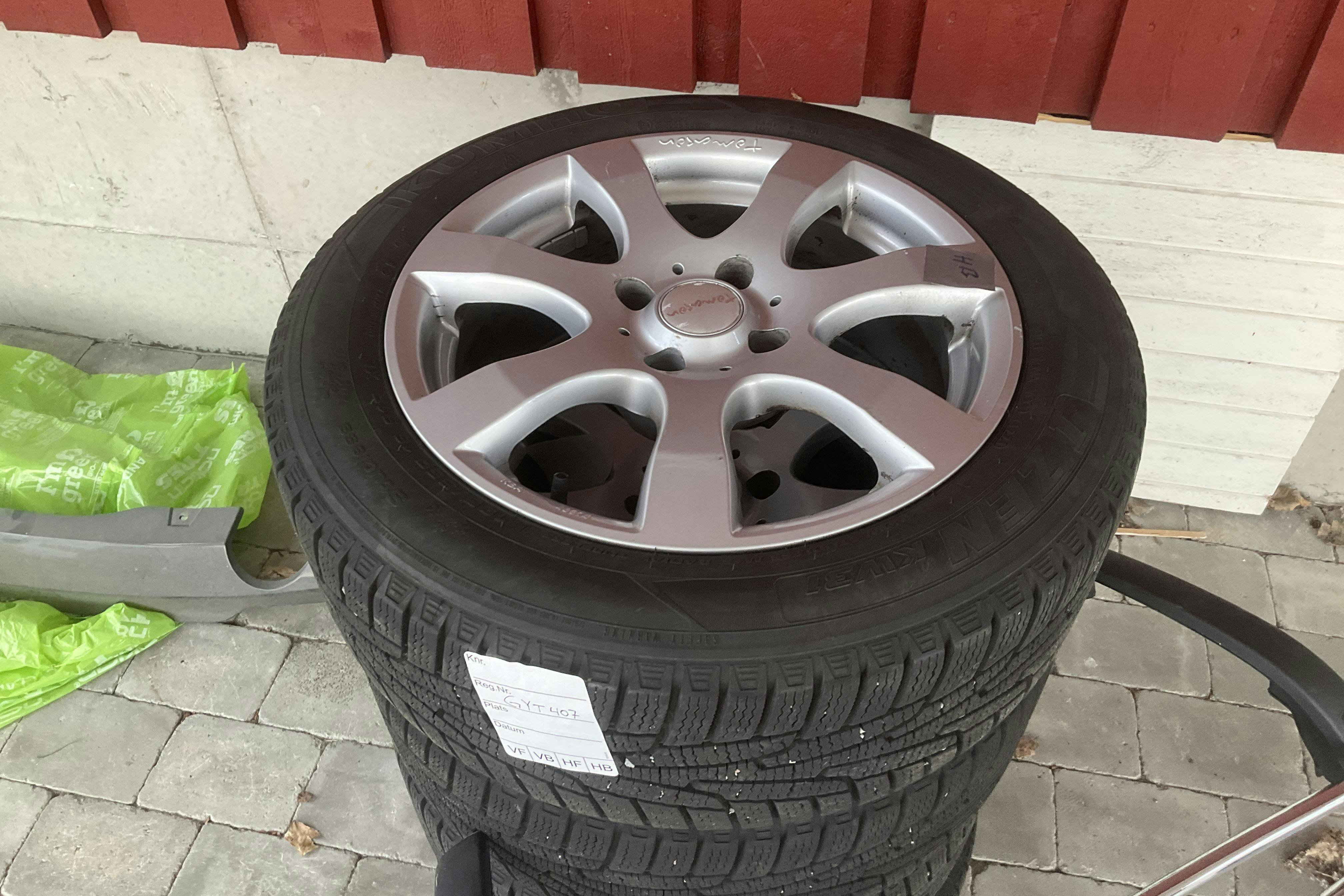 Vehicle Image 16