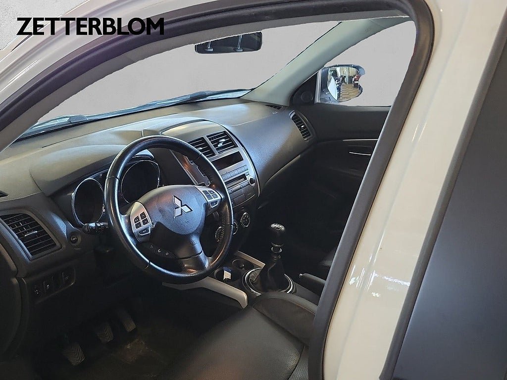Vehicle Image 8