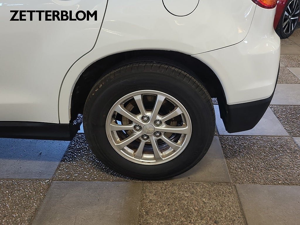 Vehicle Image 13