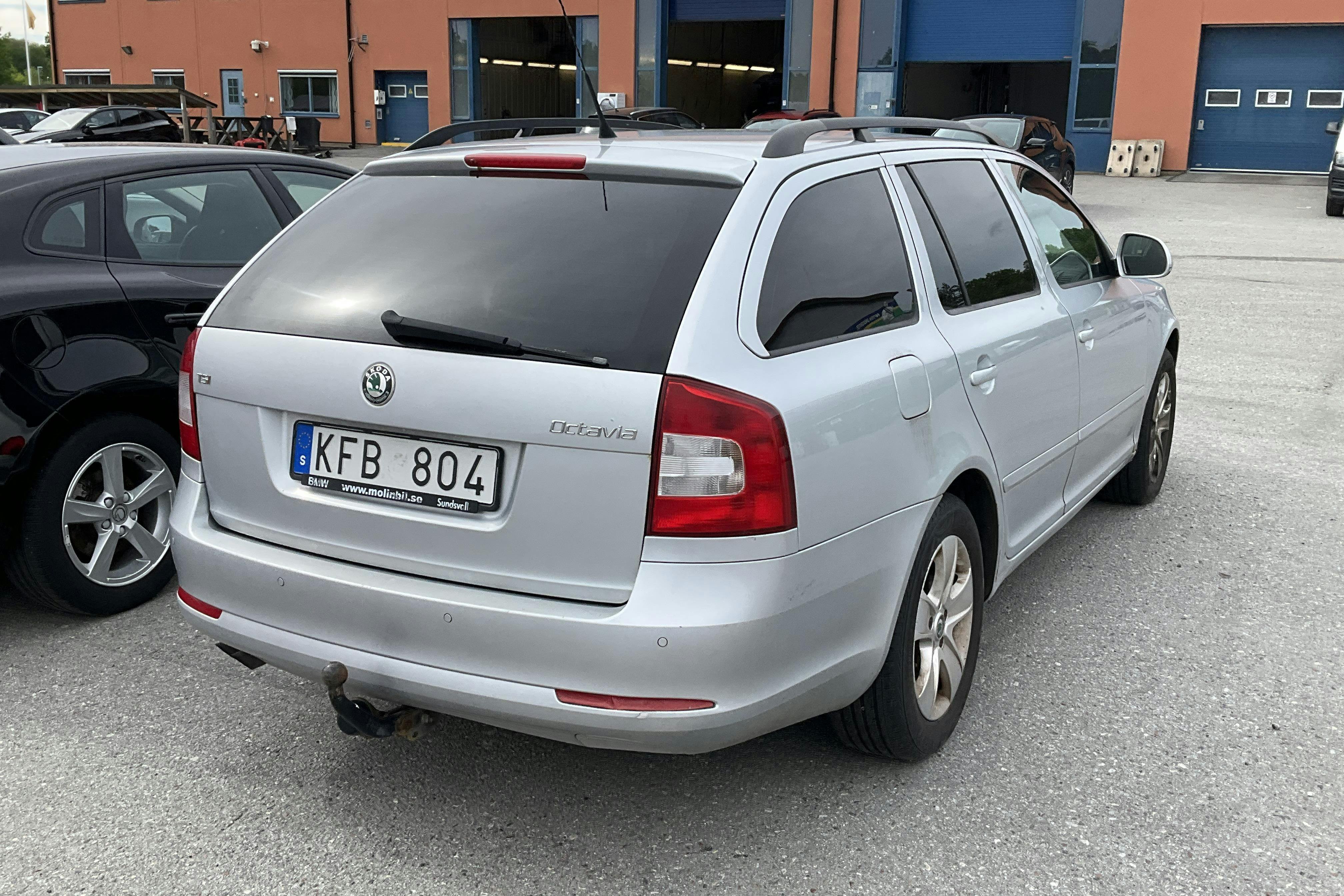 Vehicle Image 4