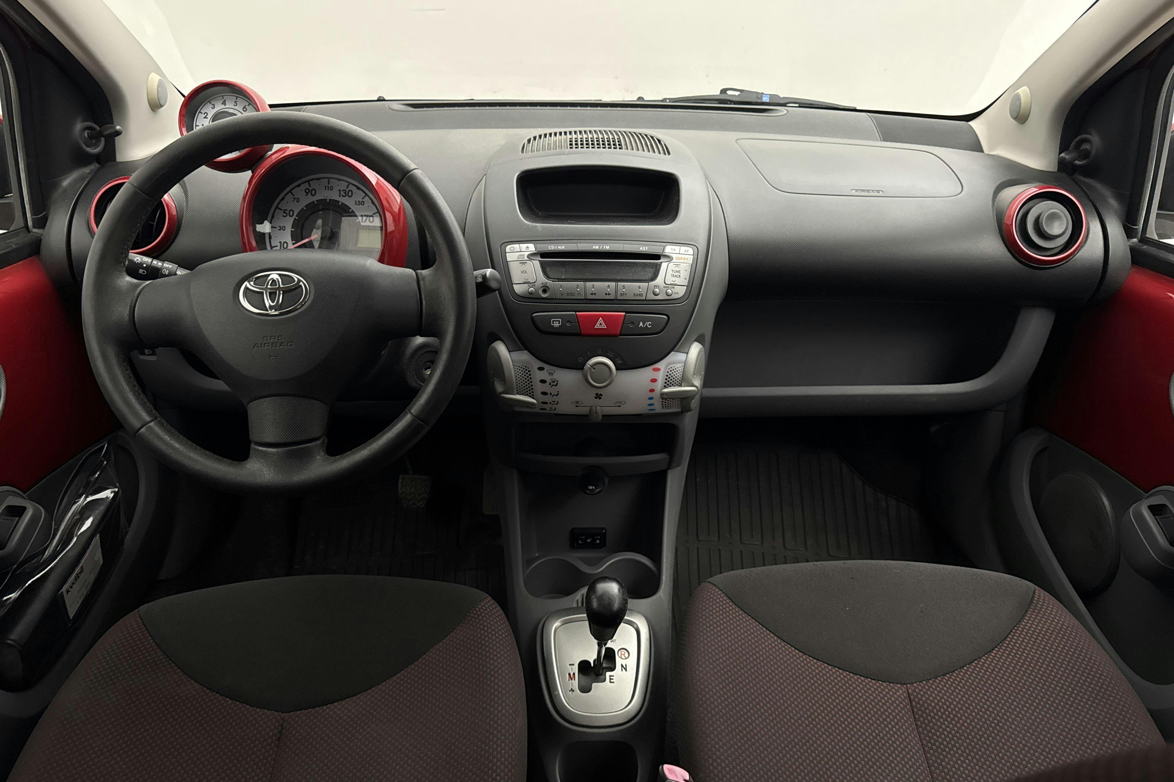 Vehicle Image 6