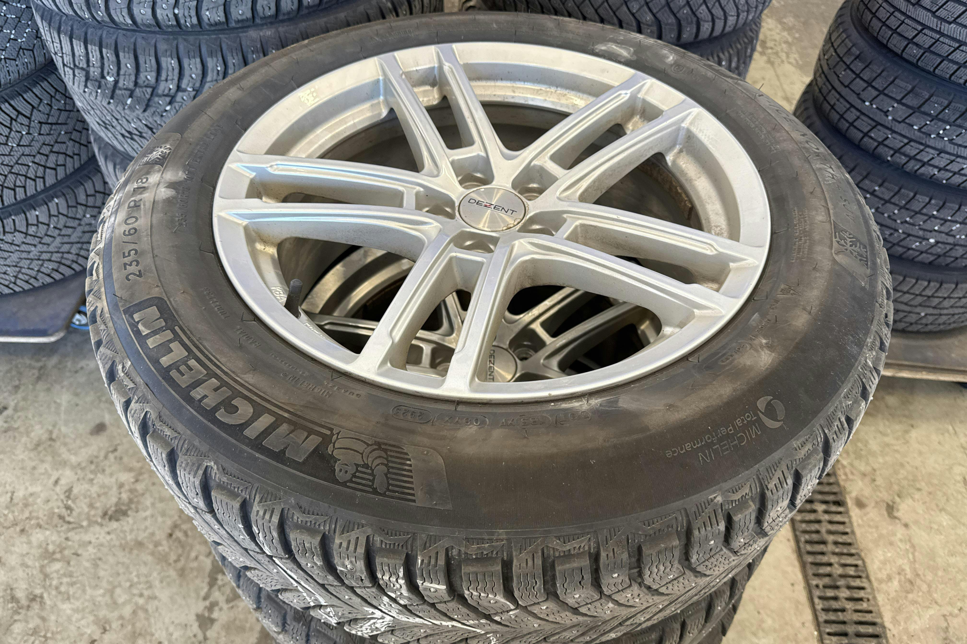 Vehicle Image 11