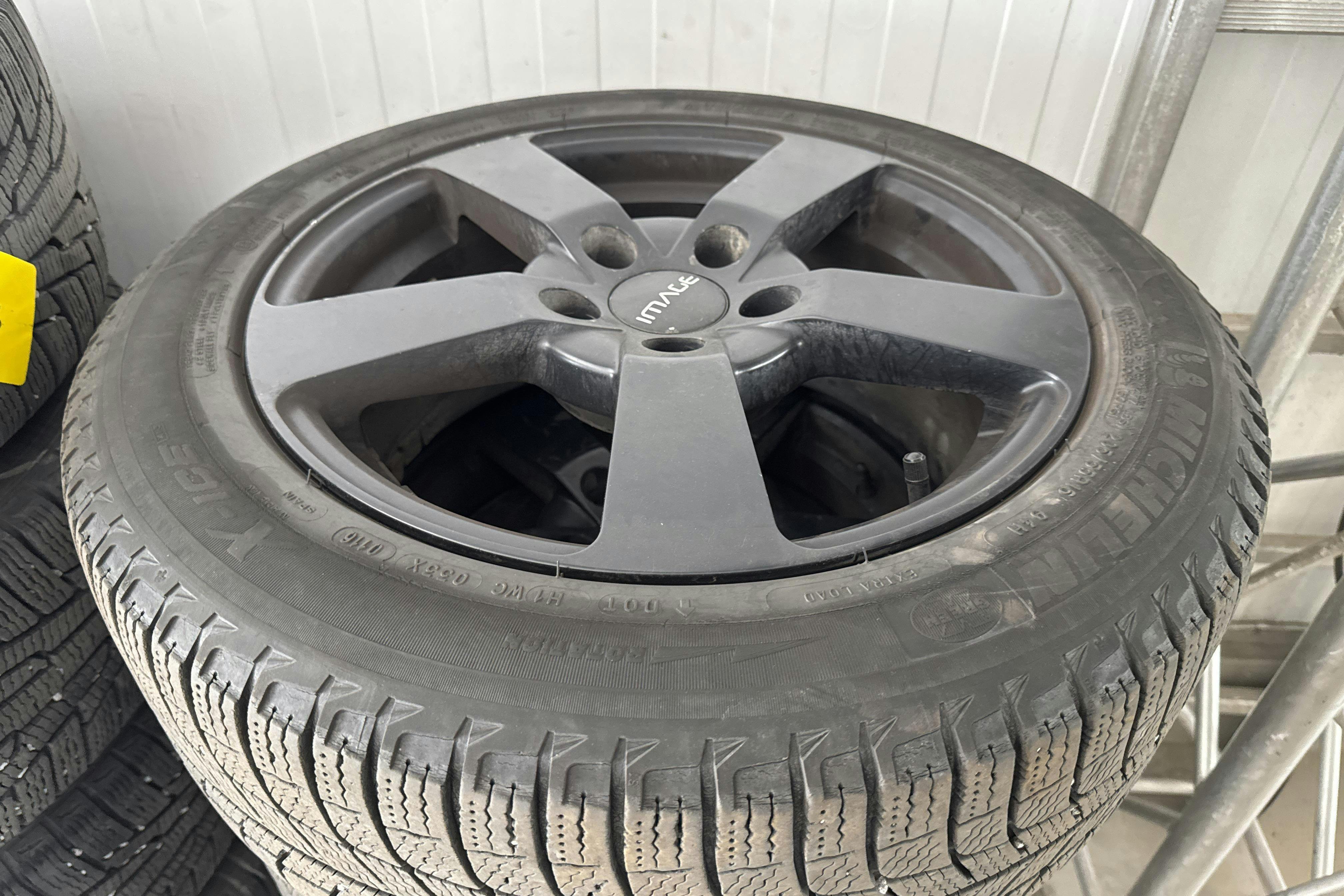 Vehicle Image 16