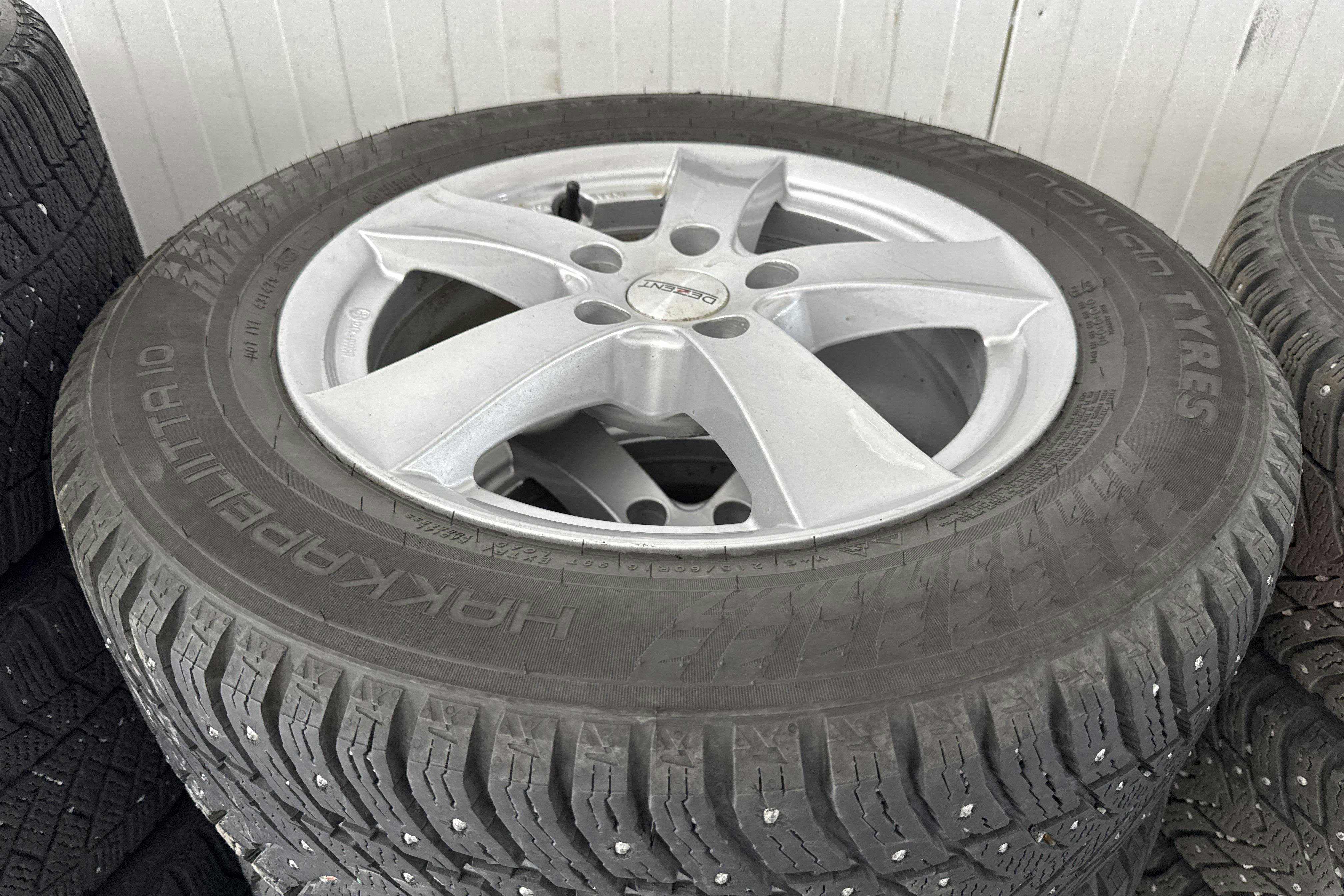 Vehicle Image 16