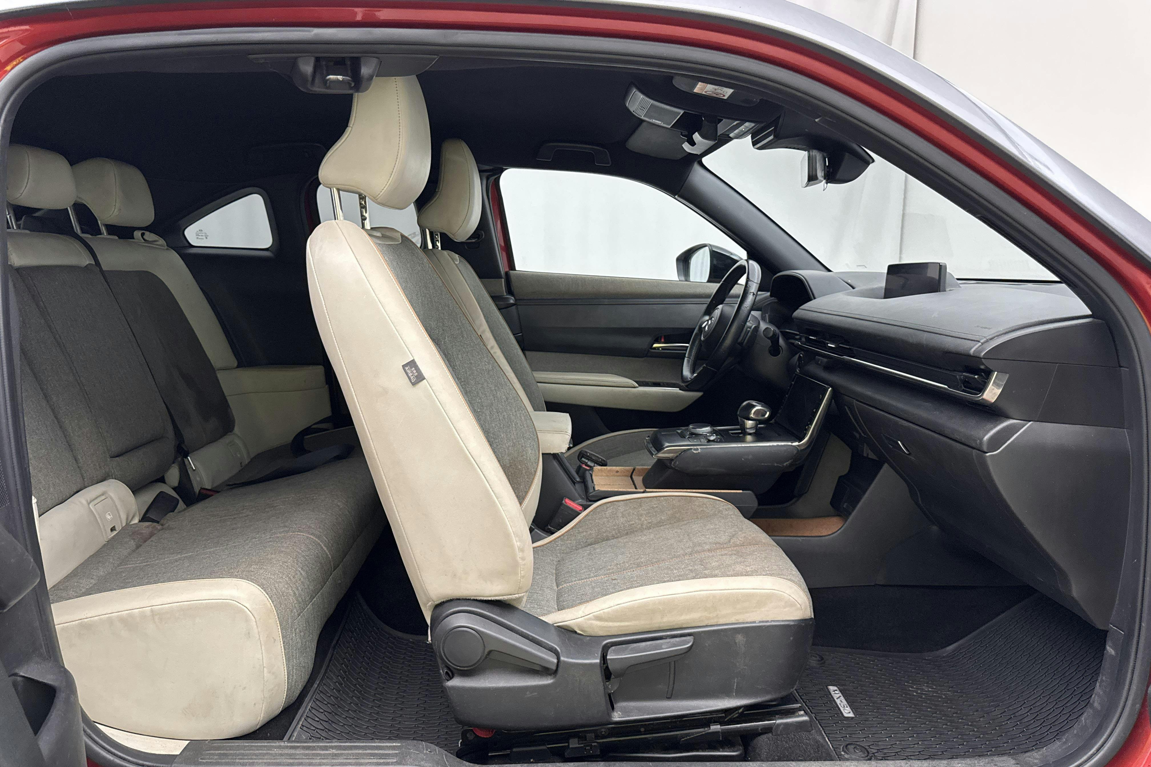 Vehicle Image 16