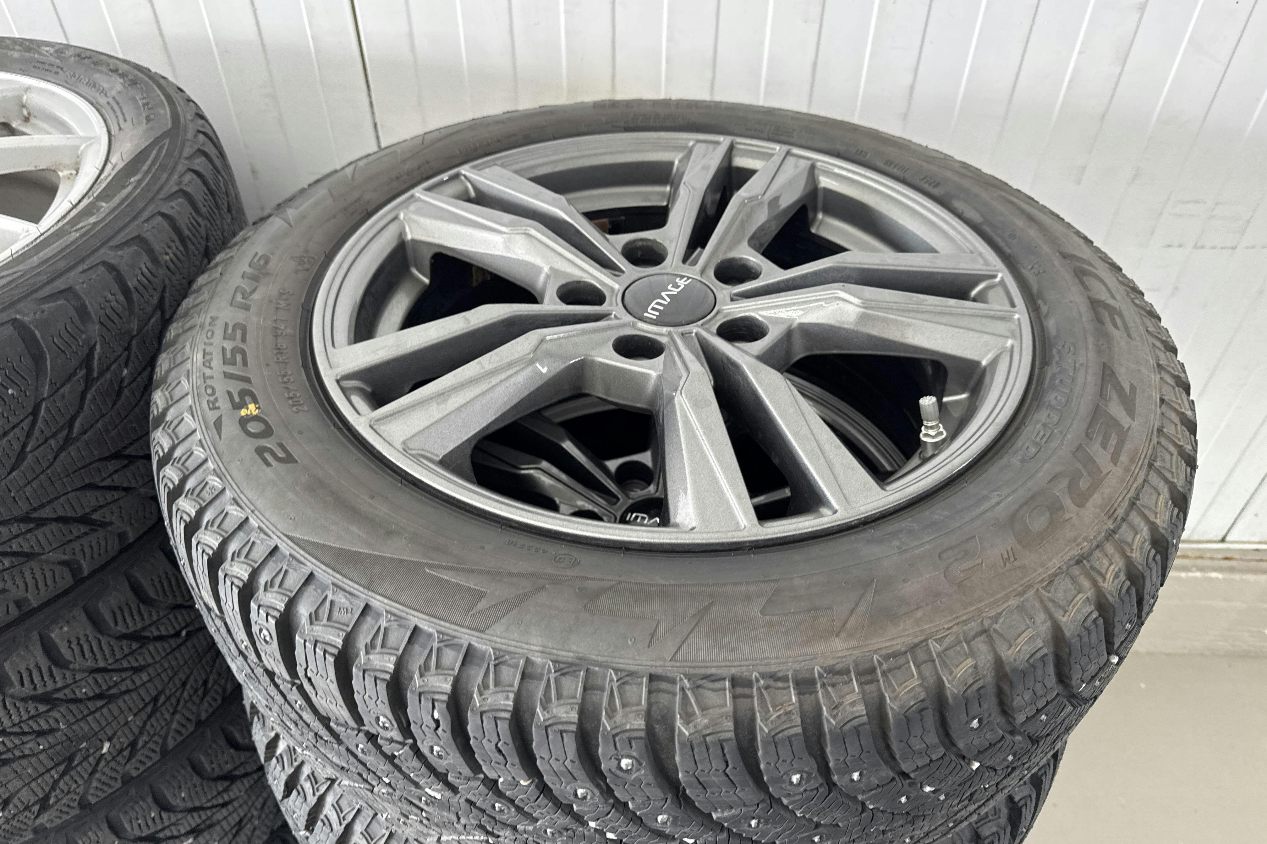 Vehicle Image 21