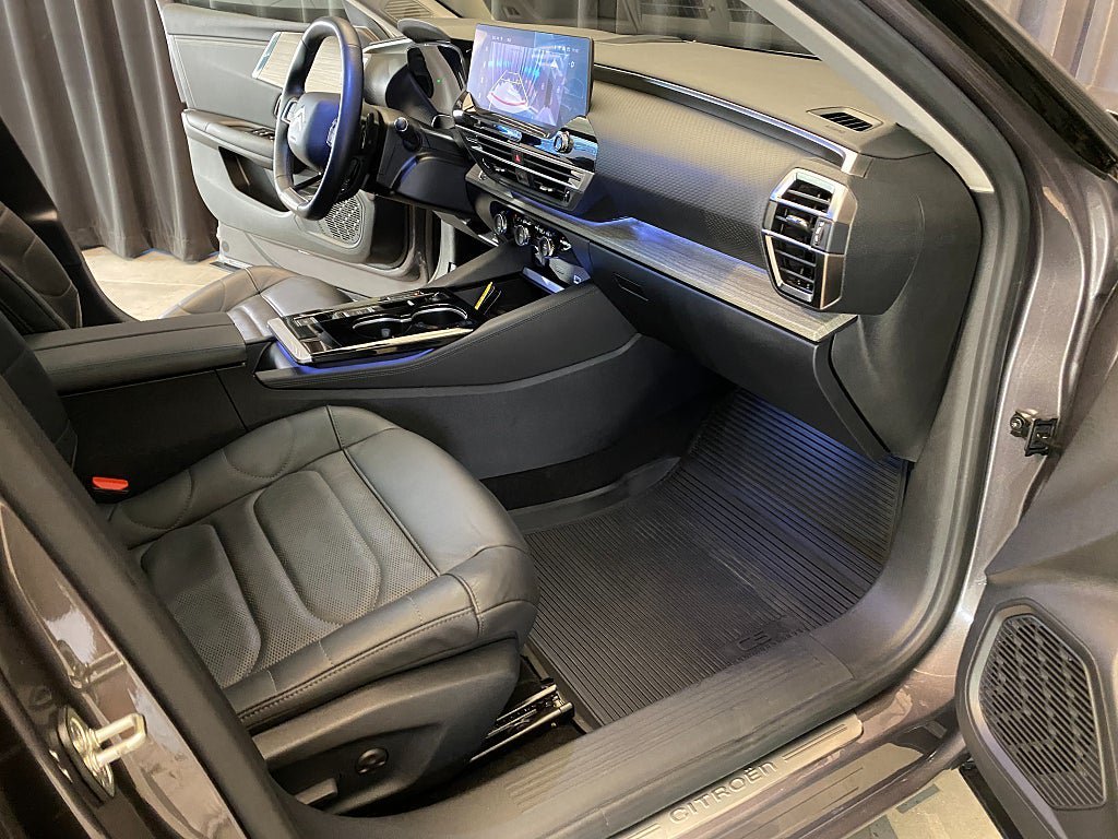 Vehicle Image 21