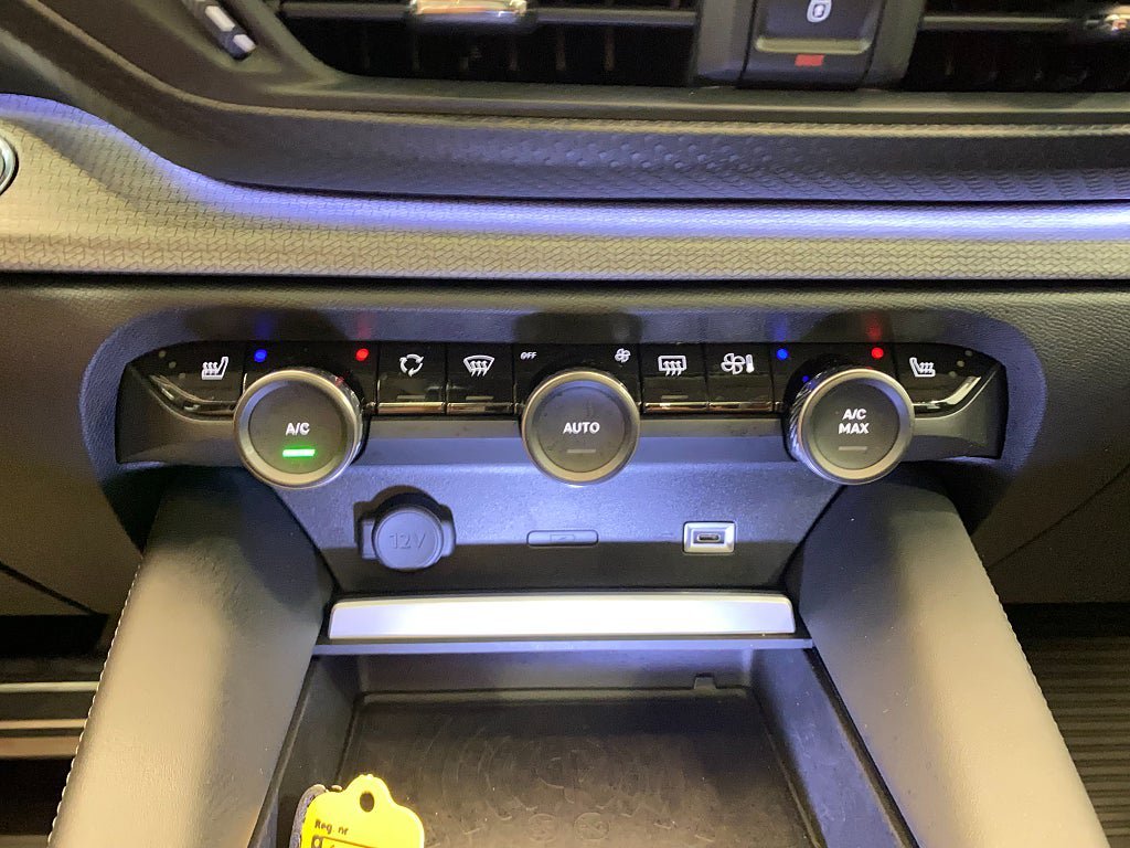Vehicle Image 28