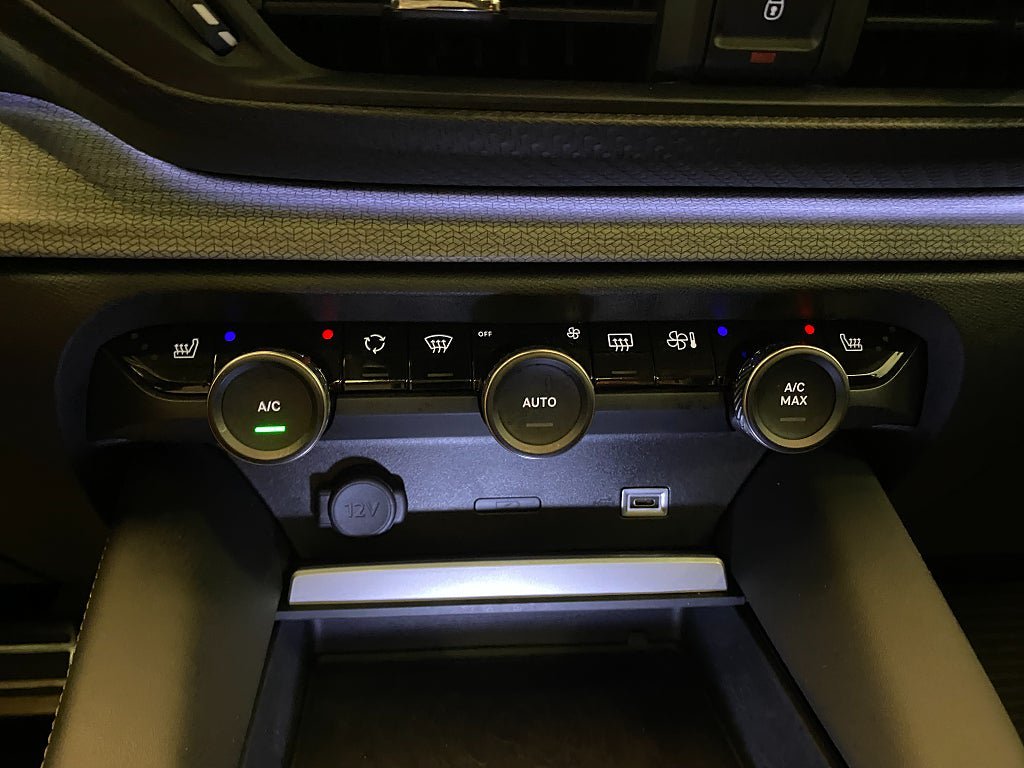 Vehicle Image 33