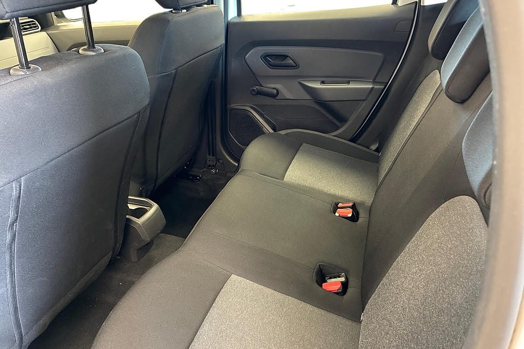 Vehicle Image 13
