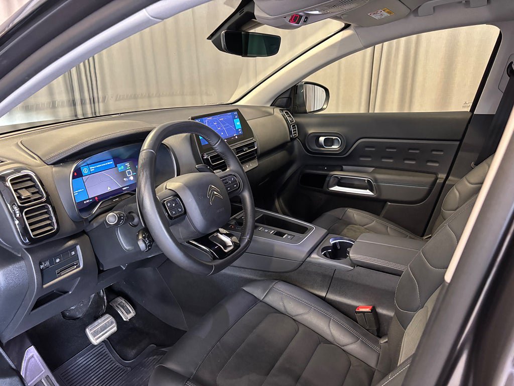 Vehicle Image 12