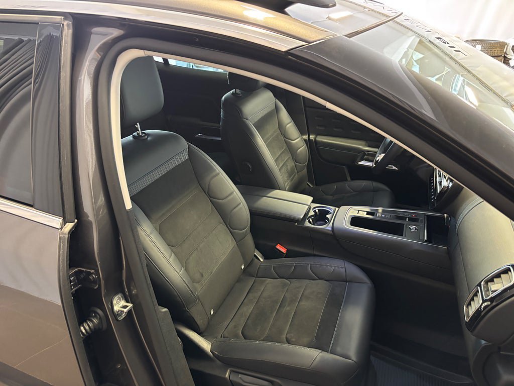 Vehicle Image 17