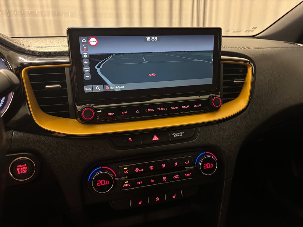 Vehicle Image 16