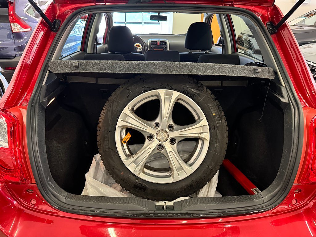 Vehicle Image 11