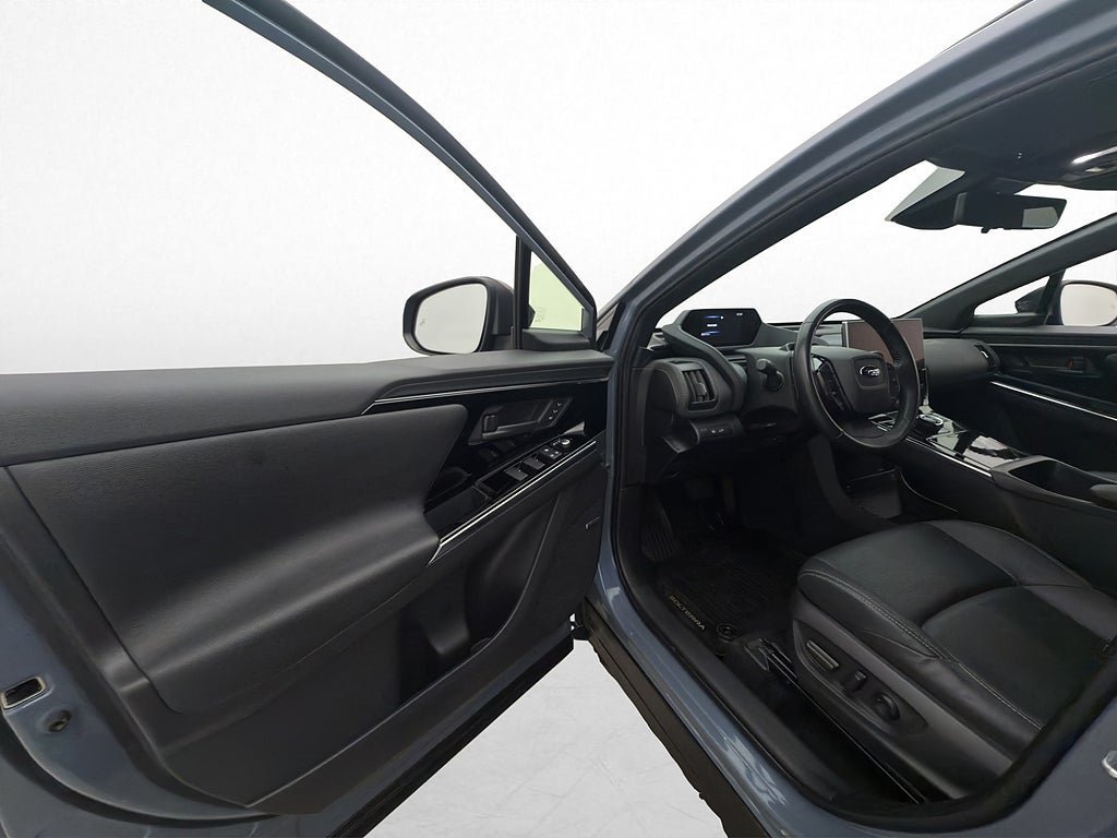 Vehicle Image 16