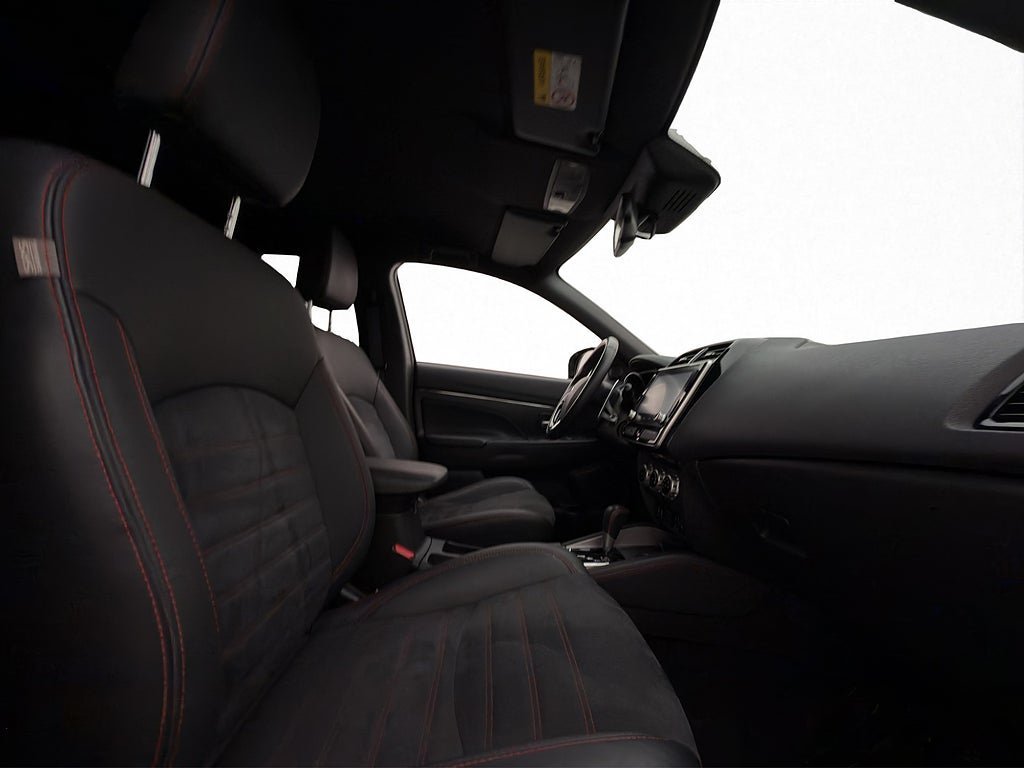 Vehicle Image 25