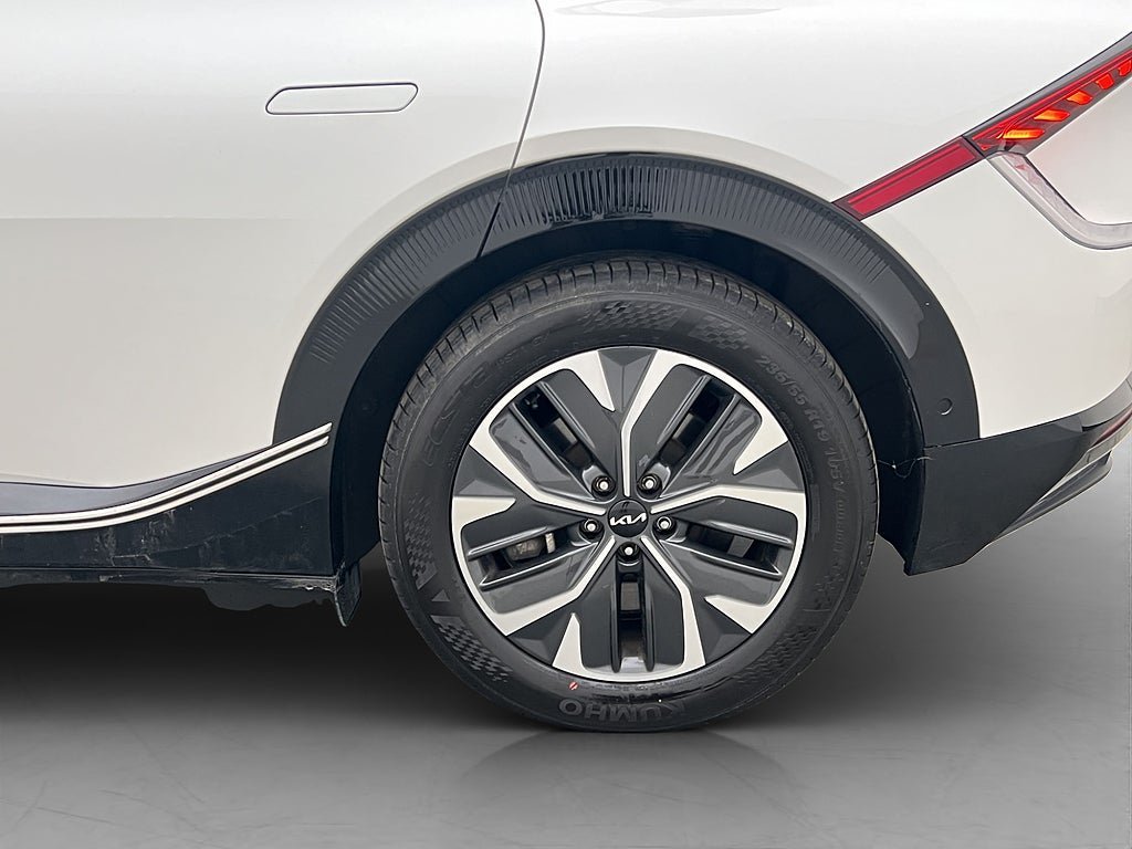 Vehicle Image 35