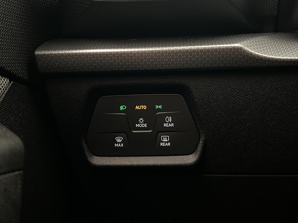 Vehicle Image 26