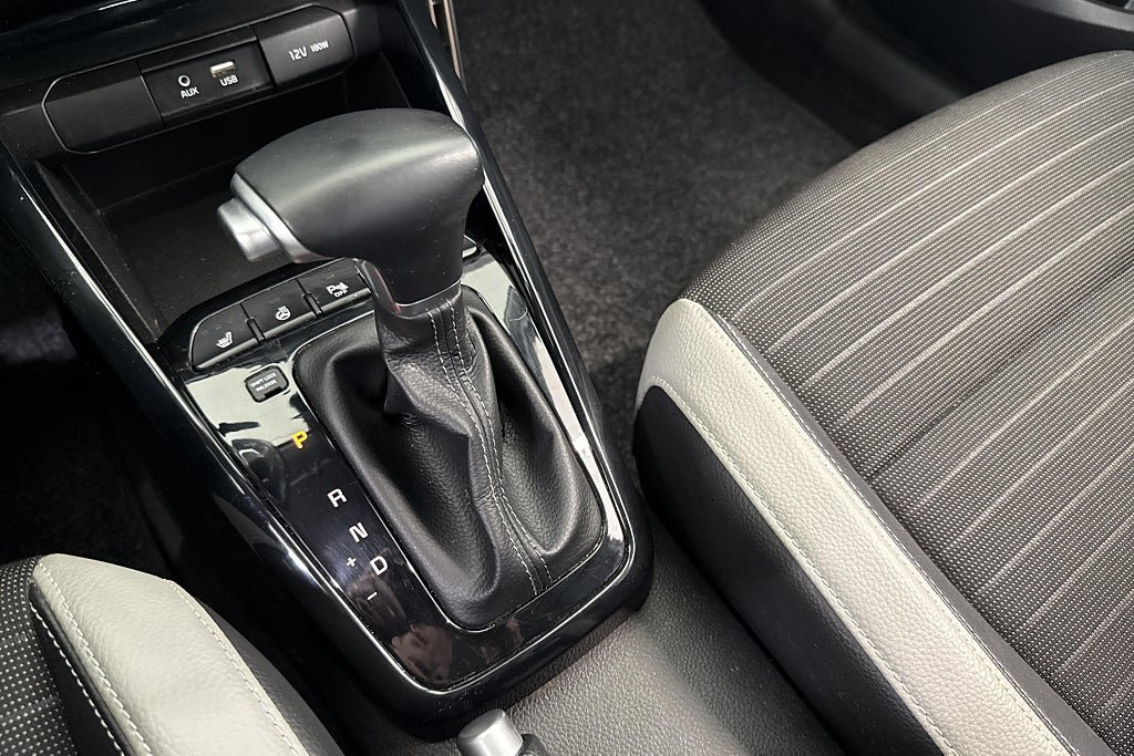 Vehicle Image 12