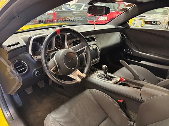 Vehicle Image 25