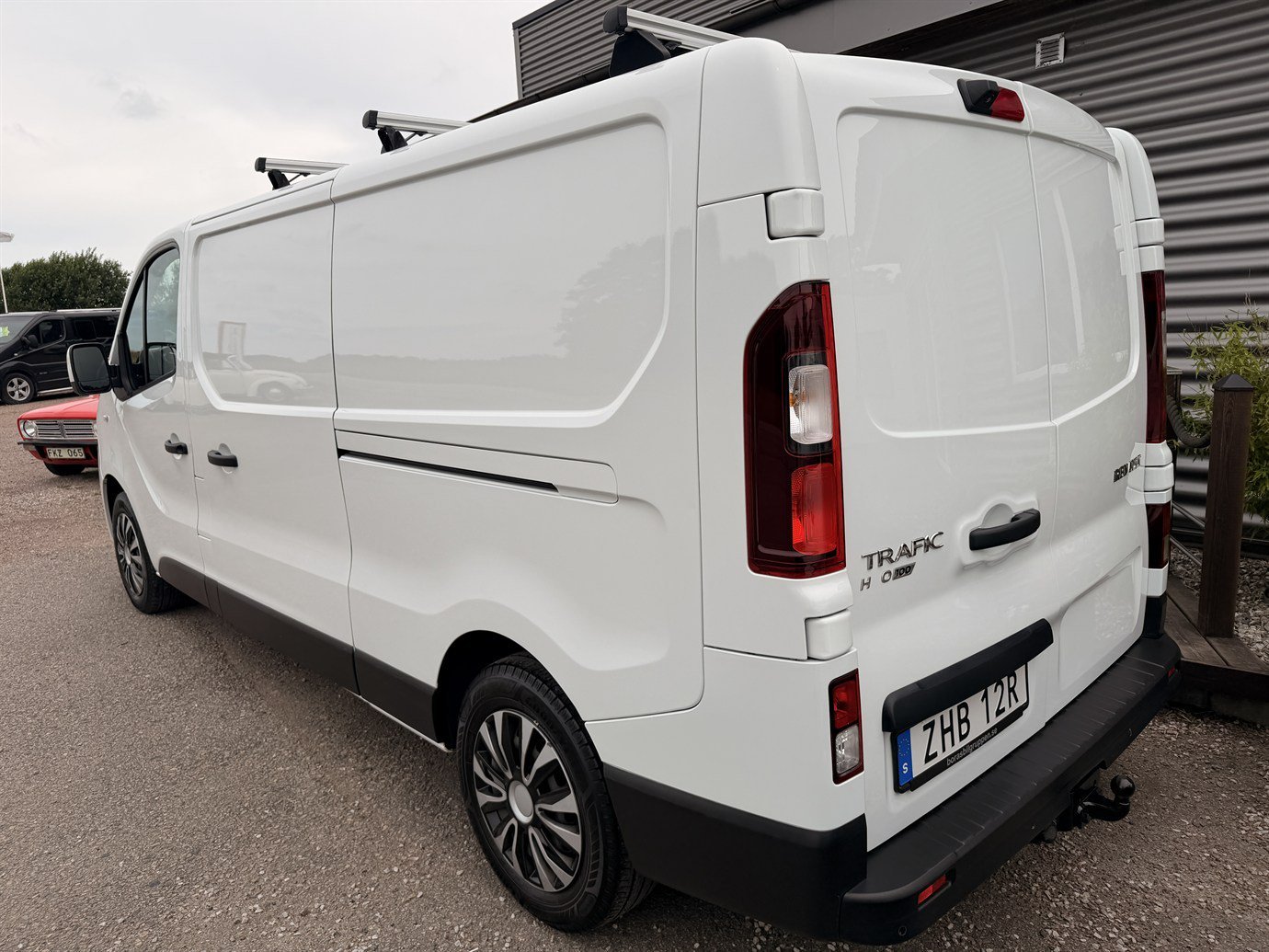 Vehicle Image 4