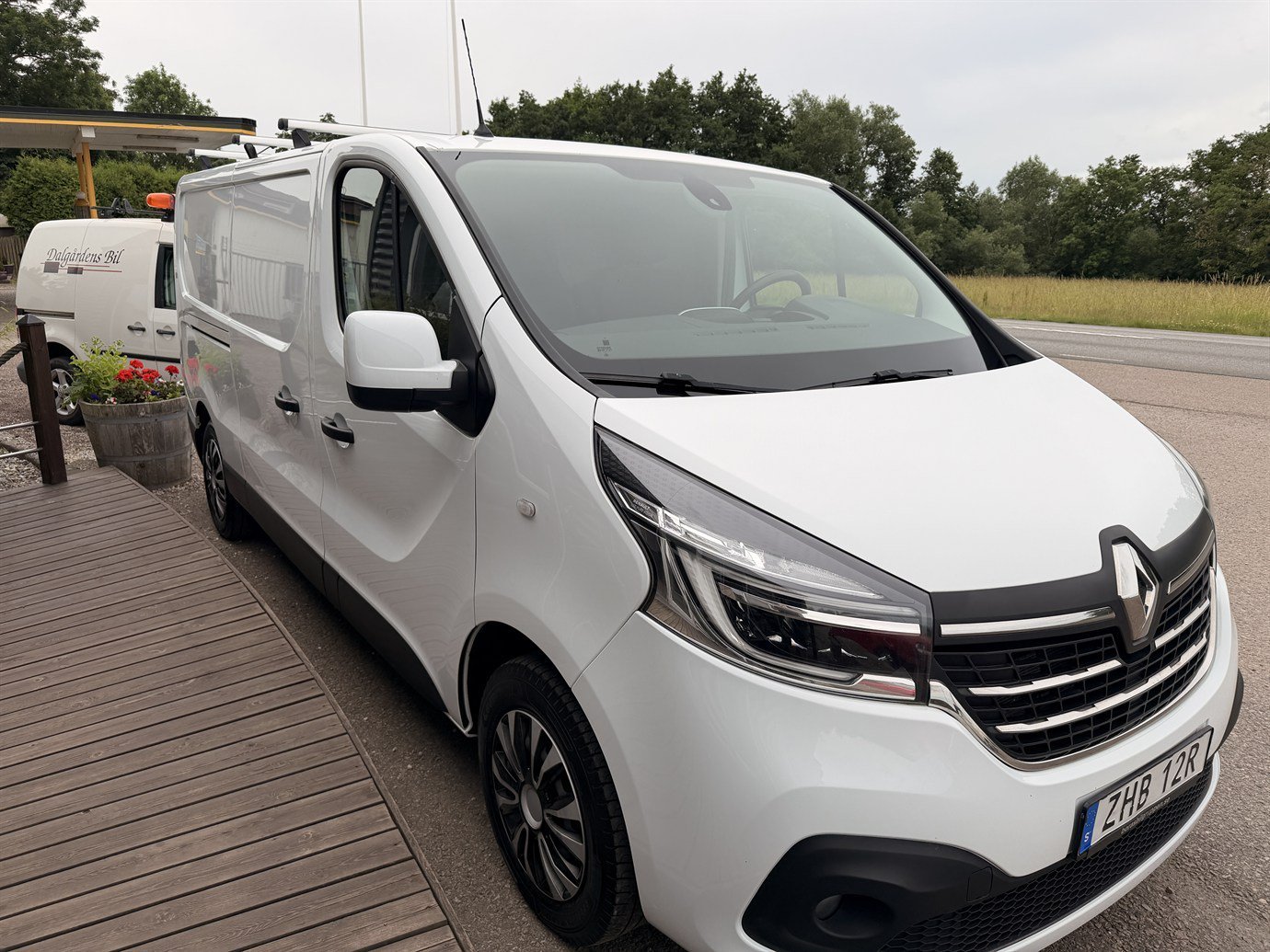 Vehicle Image 6