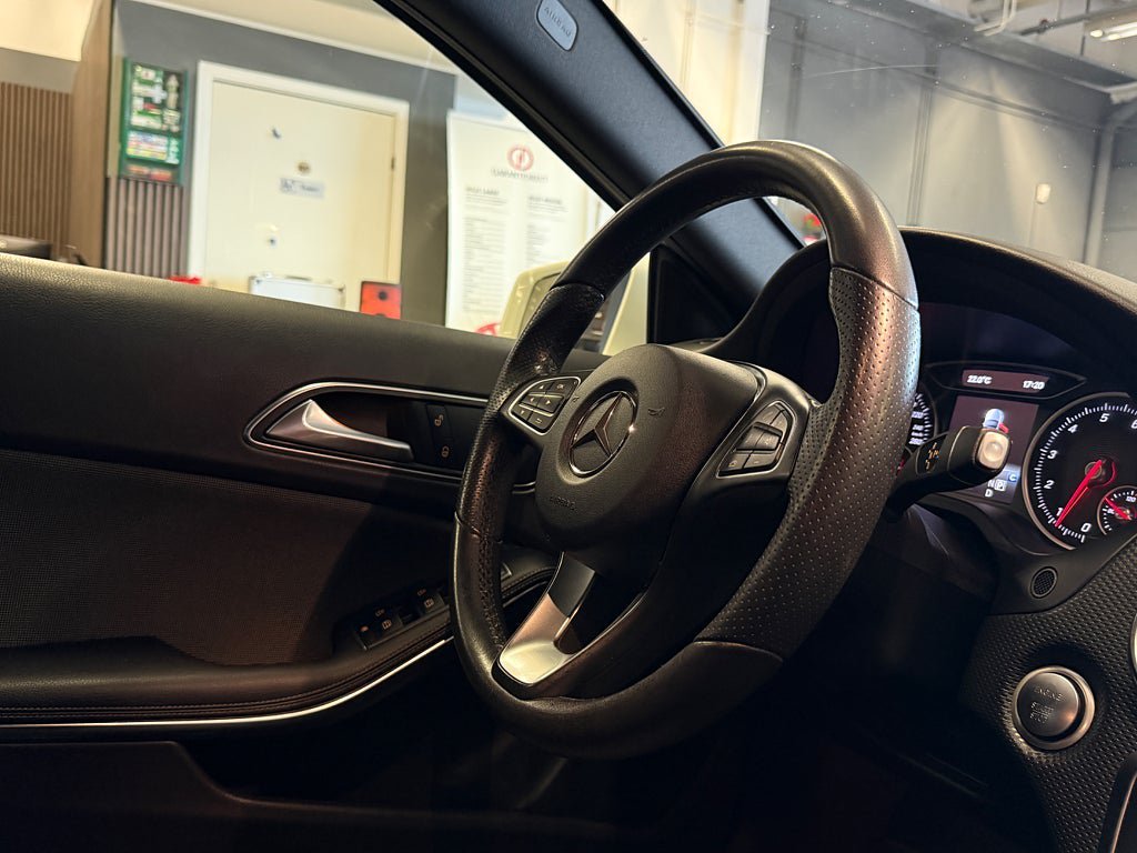 Vehicle Image 28